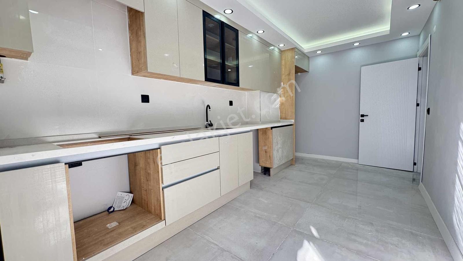 Bağlarbaşın Da Asansörlü 4+1 240m2 Lüks Dubleks - Görsel 5