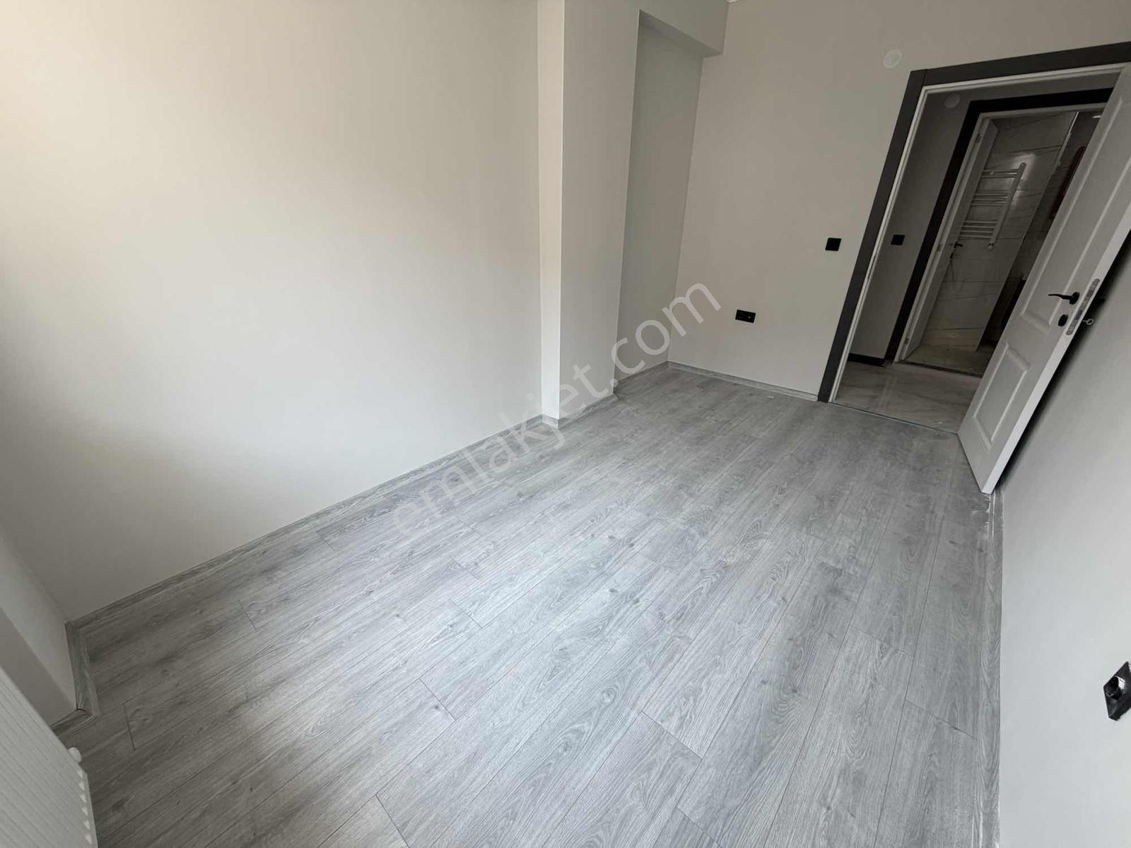 Yağmur Emlaktan Kiralık Süper Konum Ara Kat 3+1 Sıfır Daire - Görsel 12