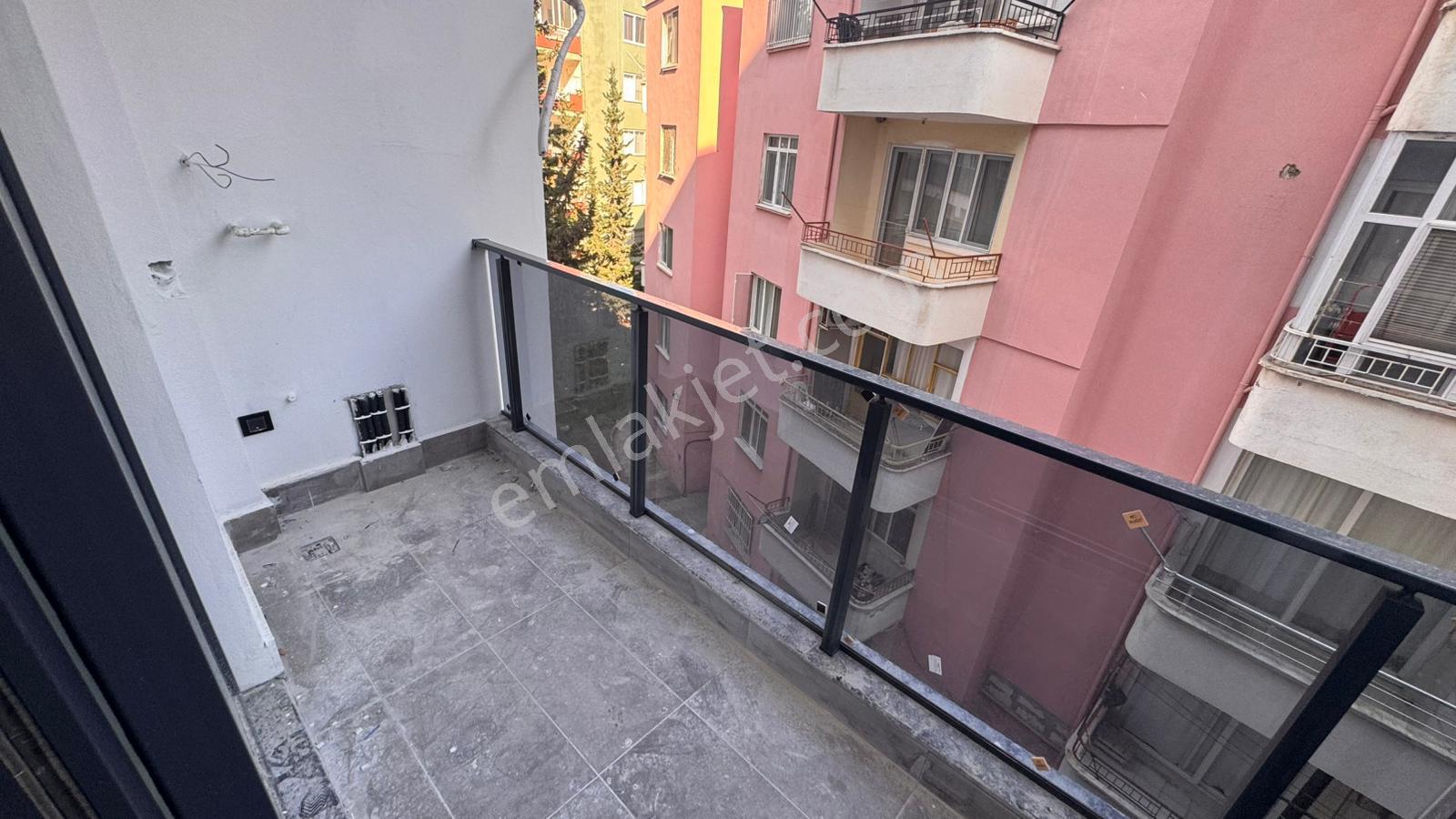 Erdemli Merkezde Satılık 1+1 Daire - Görsel 6