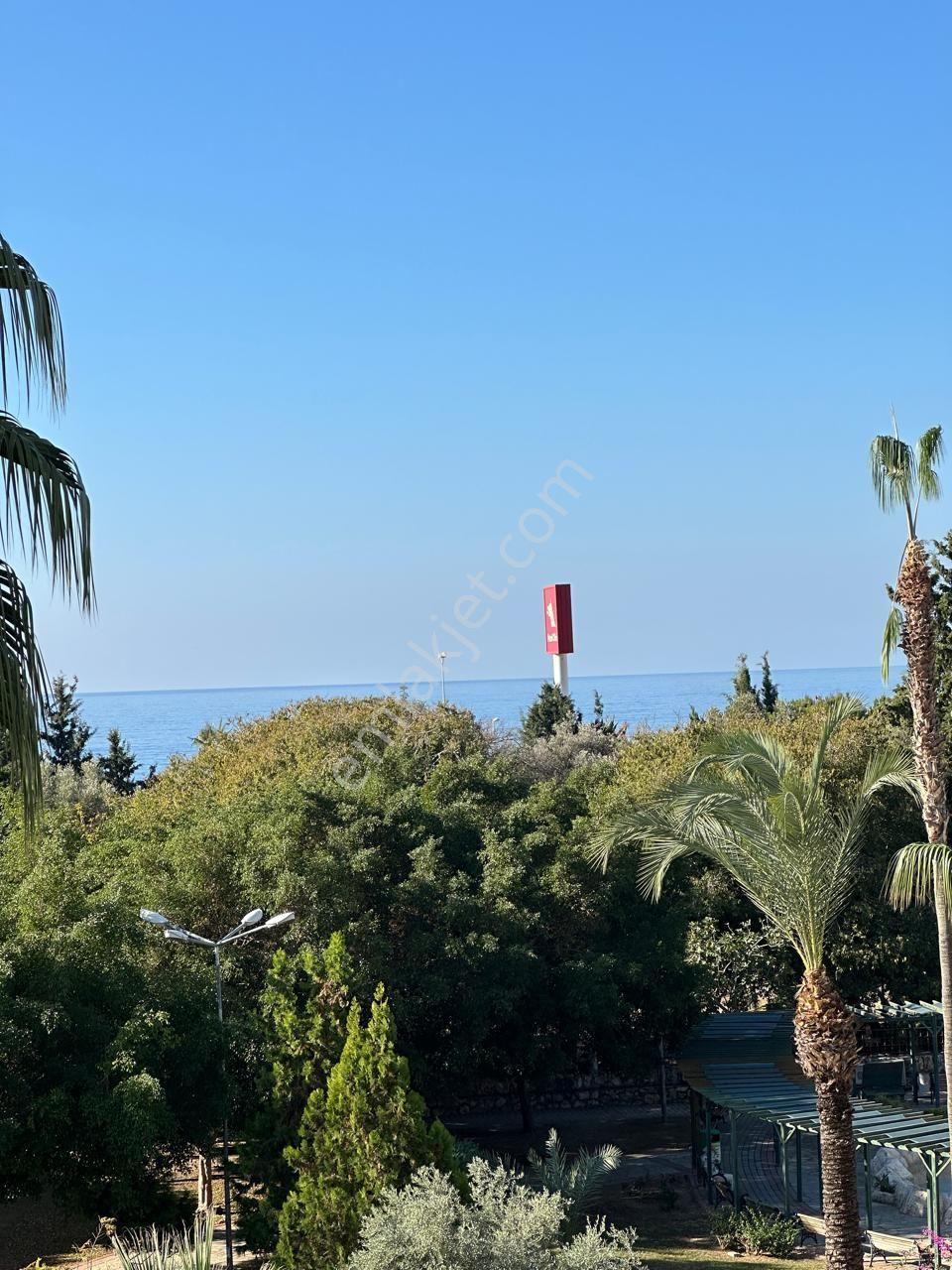Barbaros Caddesinde Deniz Manzaralı Satılık Daire - Görsel 3