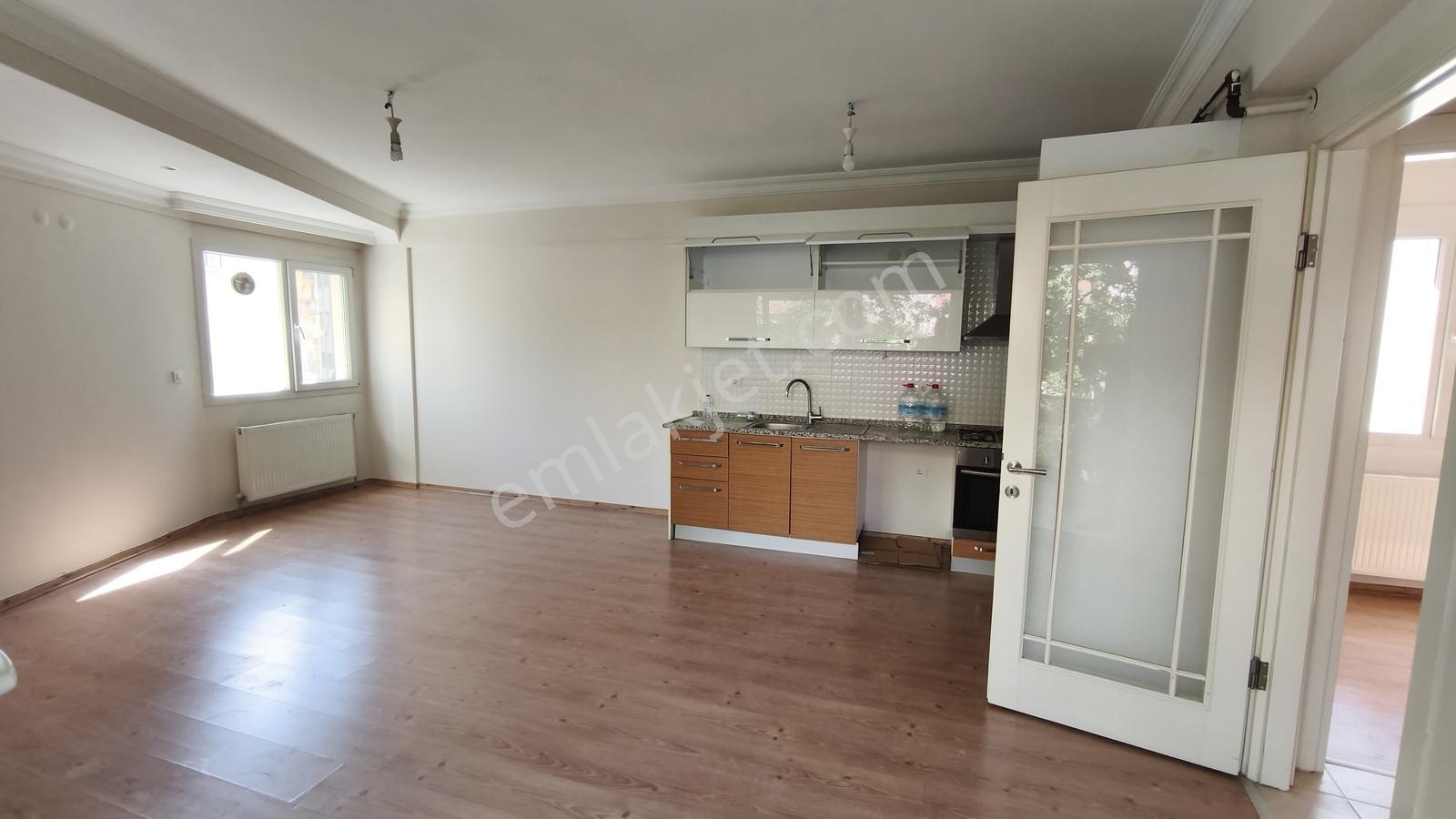 Bornova Merkezde Yeni Binada 2+1 Kiralık Büyük Köşe Daire - Görsel 9