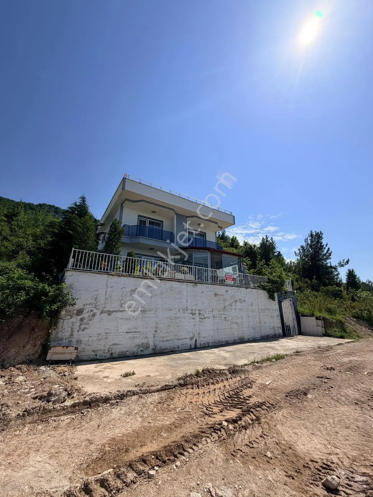 Cide Demirtaş Emlak Güvencesi İle Eşyalı 3 Katlı Lüks Villa - Görsel 2