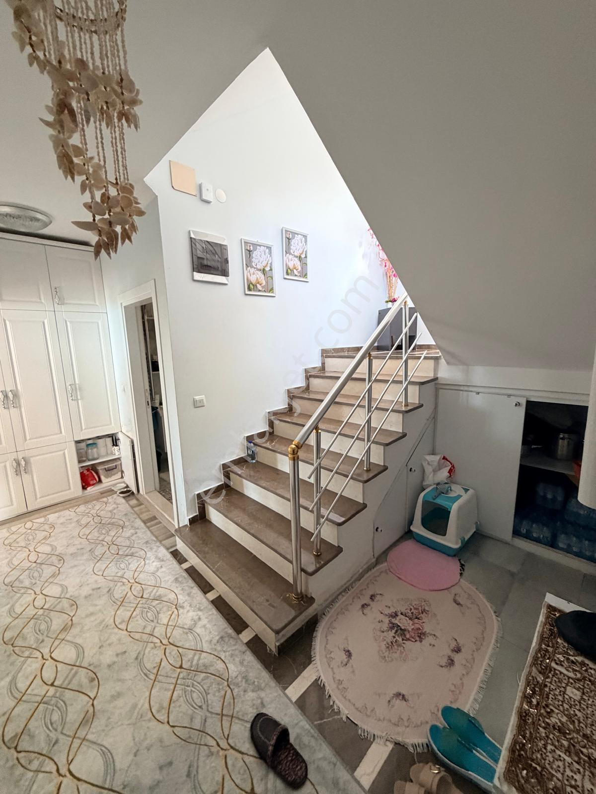 Cide Demirtaş Emlak Güvencesi İle Eşyalı 3 Katlı Lüks Villa - Görsel 3