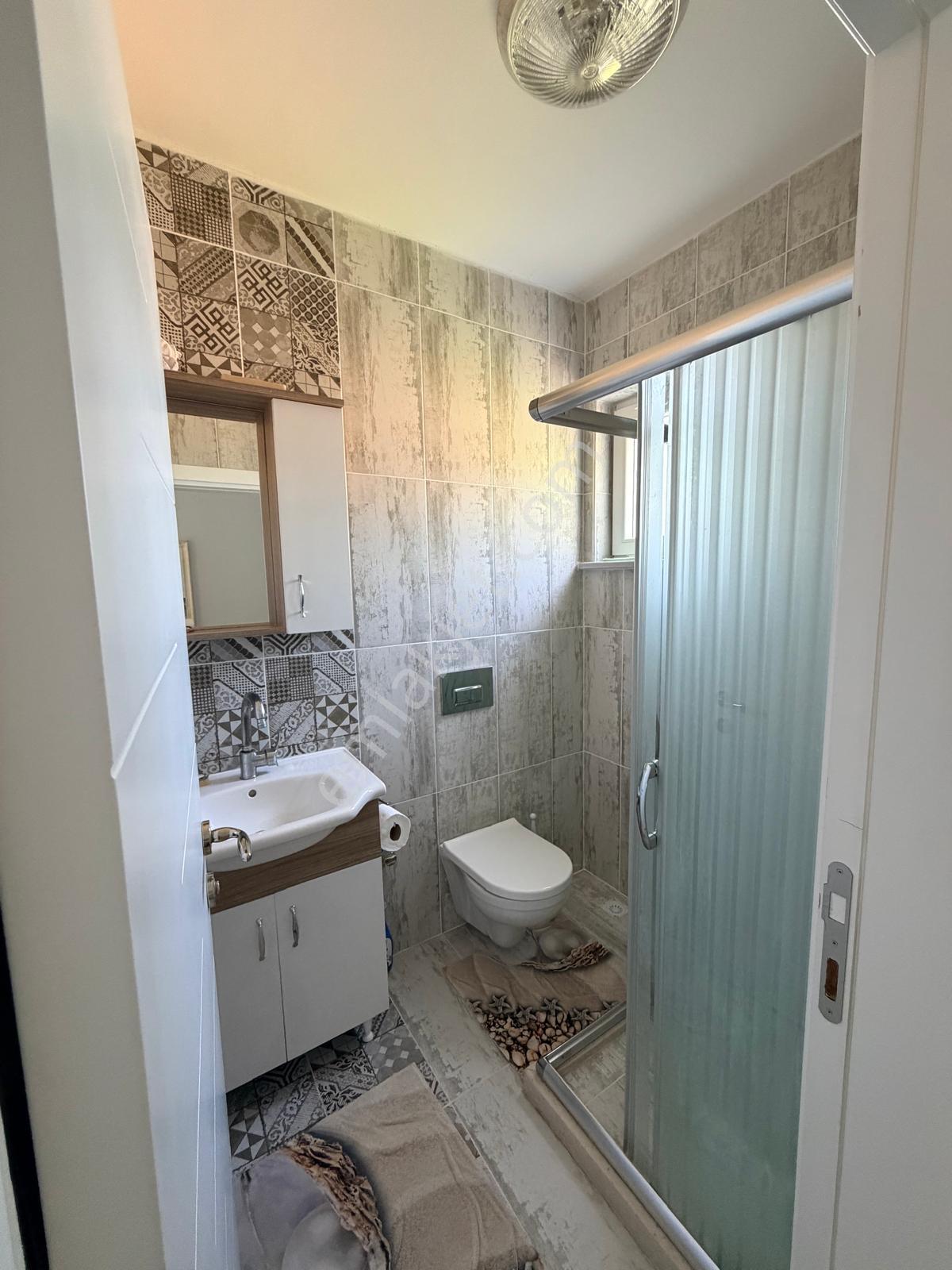 Cide Demirtaş Emlak Güvencesi İle Eşyalı 3 Katlı Lüks Villa - Görsel 19