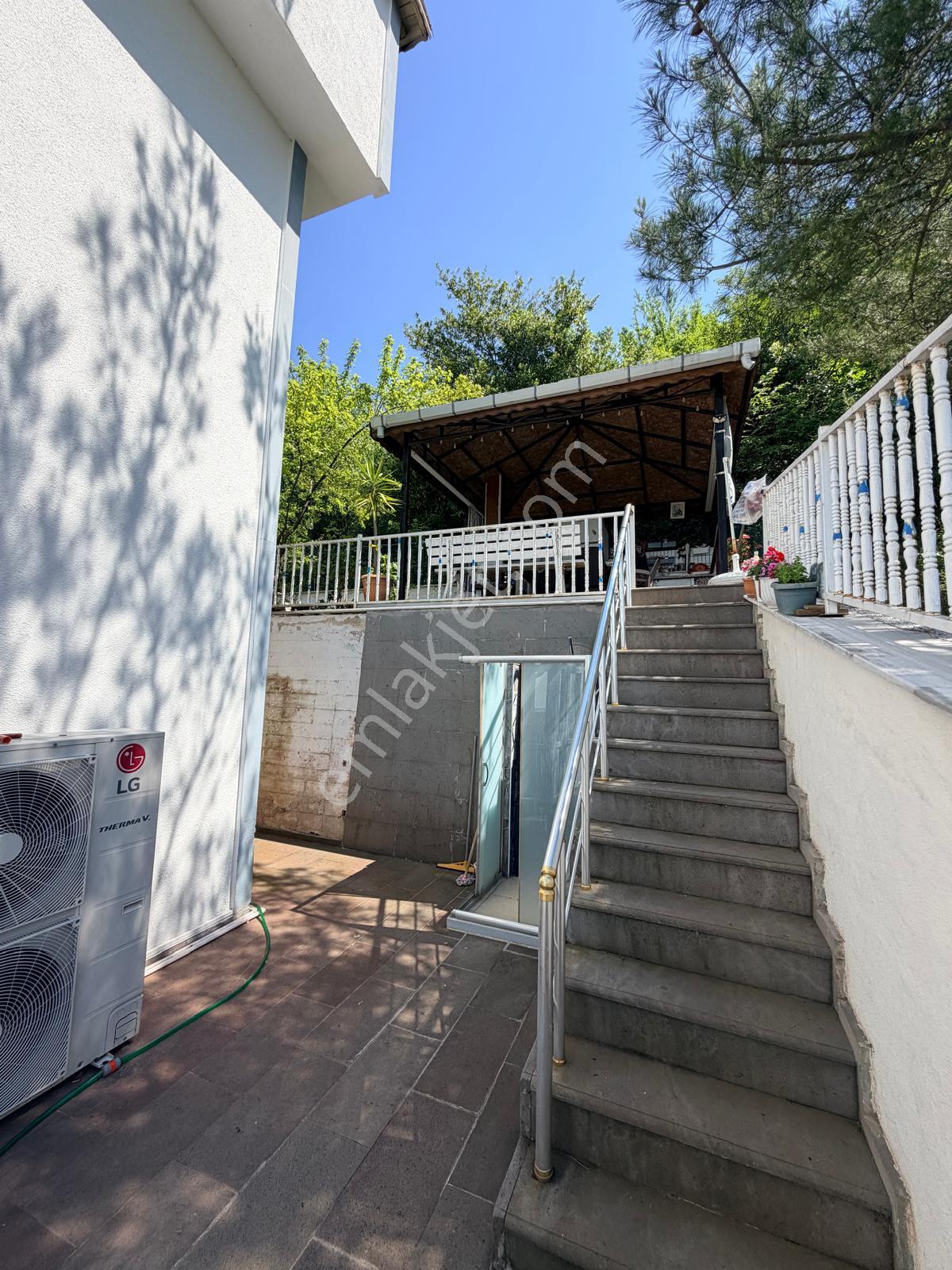 Cide Demirtaş Emlak Güvencesi İle Eşyalı 3 Katlı Lüks Villa - Görsel 33