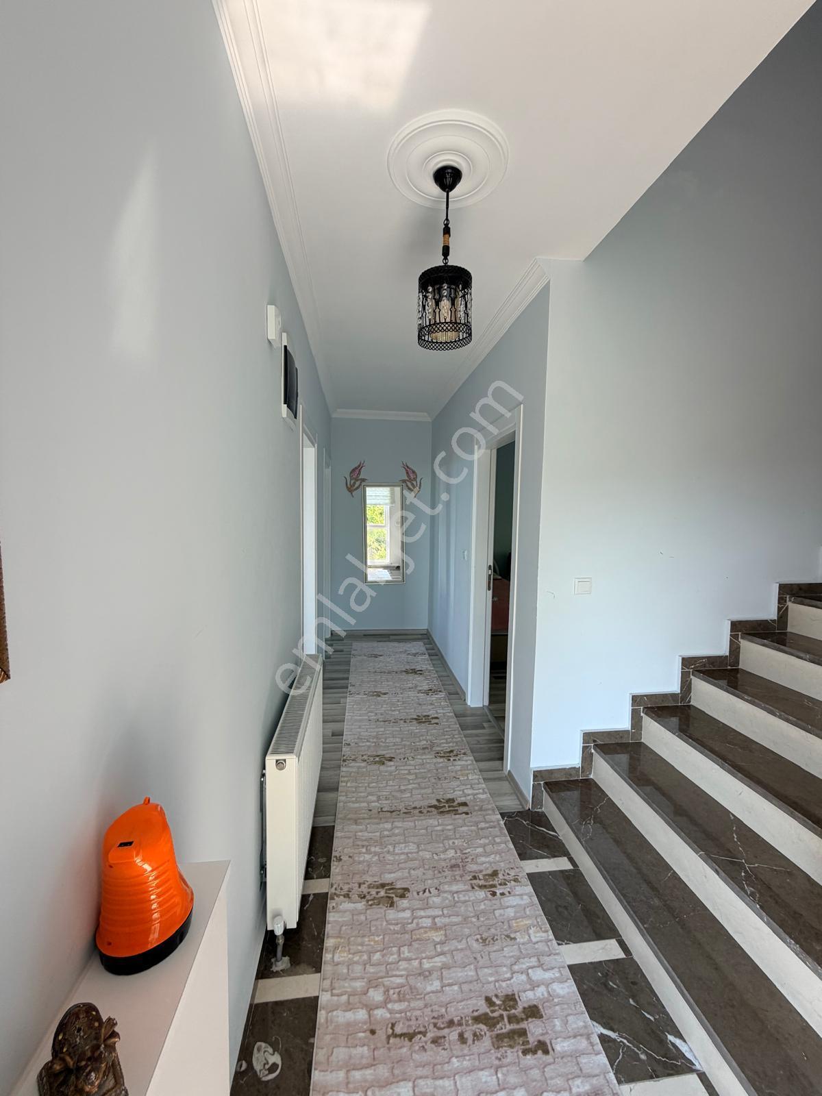 Cide Demirtaş Emlak Güvencesi İle Eşyalı 3 Katlı Lüks Villa - Görsel 13