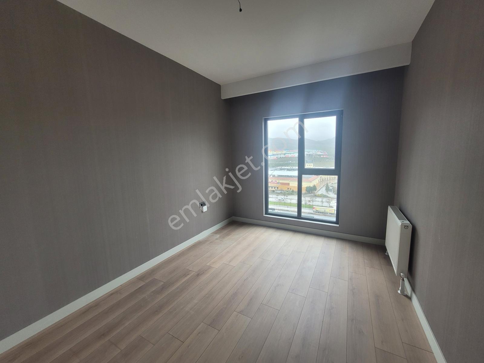 Eşsiz Manzara Eşliğinde Geniş 4+1 Site İçi Ara Kat Full Yapılı - Görsel 2