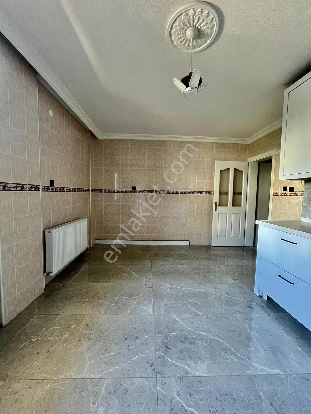 Bornova Naldökende Doğalgazlı Klimalı Kapalı Mutfaklı 2+1 Daire - Görsel 2