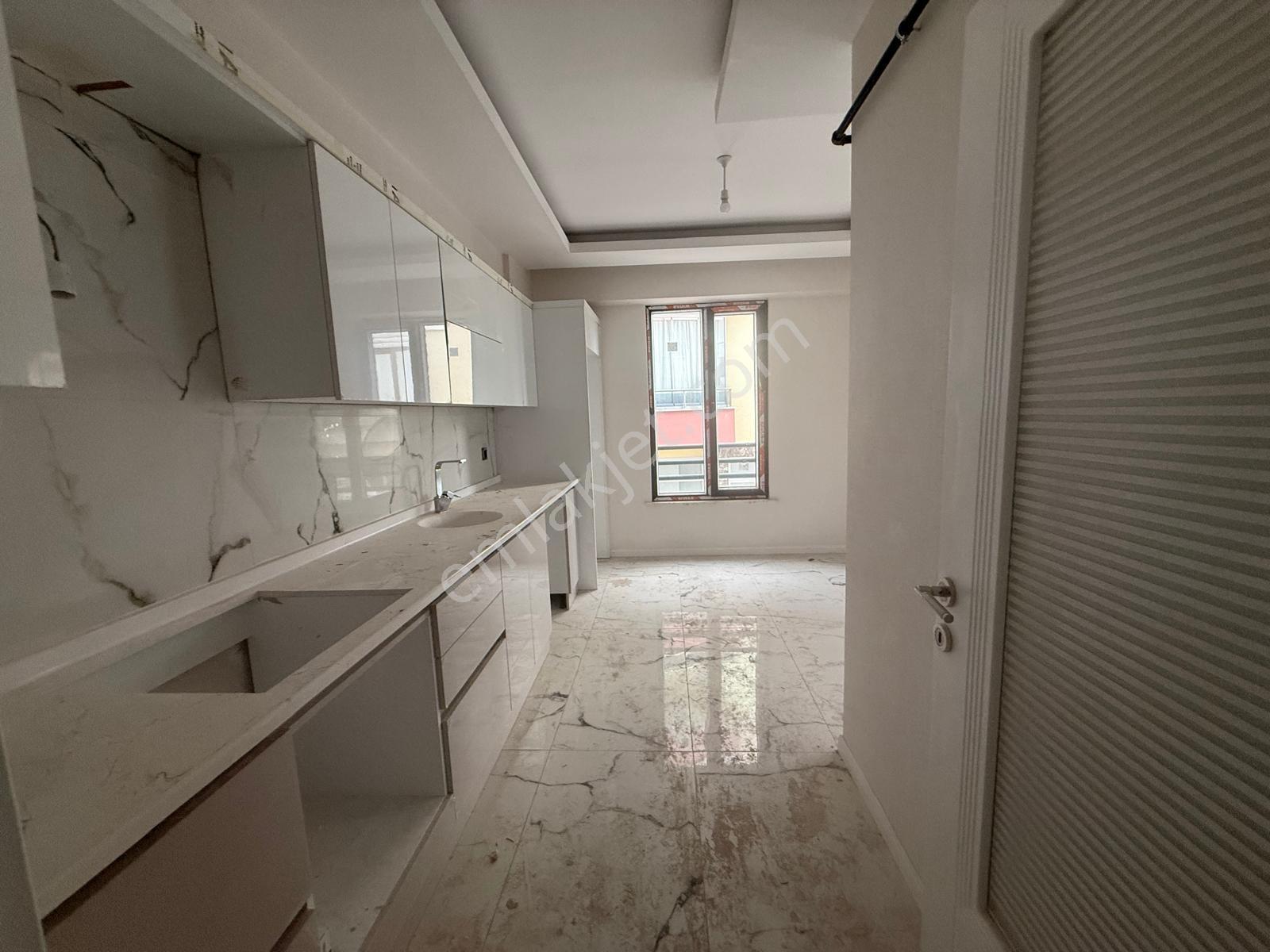 Ahmet Yesevi Caddesi Üzerinde Satılık Sıfır Lüks 3,5+1 Daire - Görsel 23