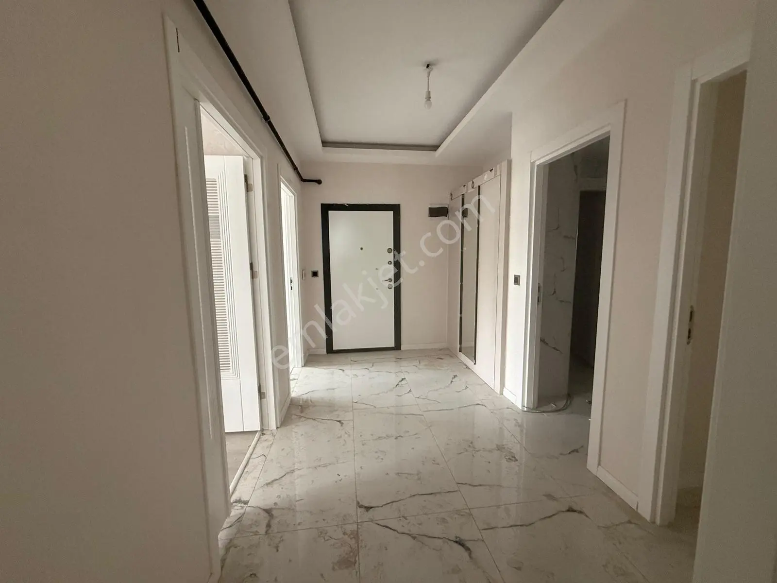 Ahmet Yesevi Caddesi Üzerinde Satılık Sıfır Lüks 3,5+1 Daire - Görsel 32
