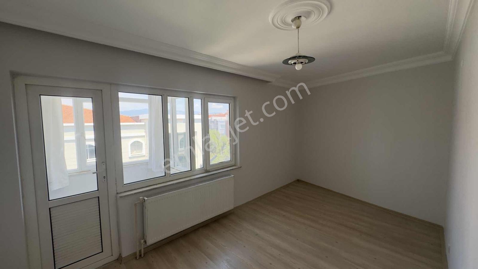 Burhaniye Merkezde Masrafsız, Ebeveyn Banyolu 3+1 Daire - Görsel 25