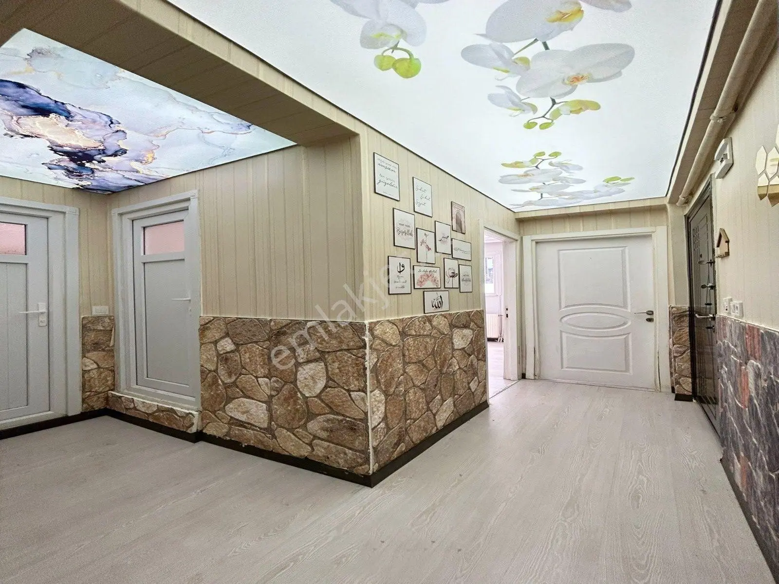 Metrobüse Yakın Geniş Aileler Uygun 3+1 130m2 Kış Bahçeli Daire - Görsel 3