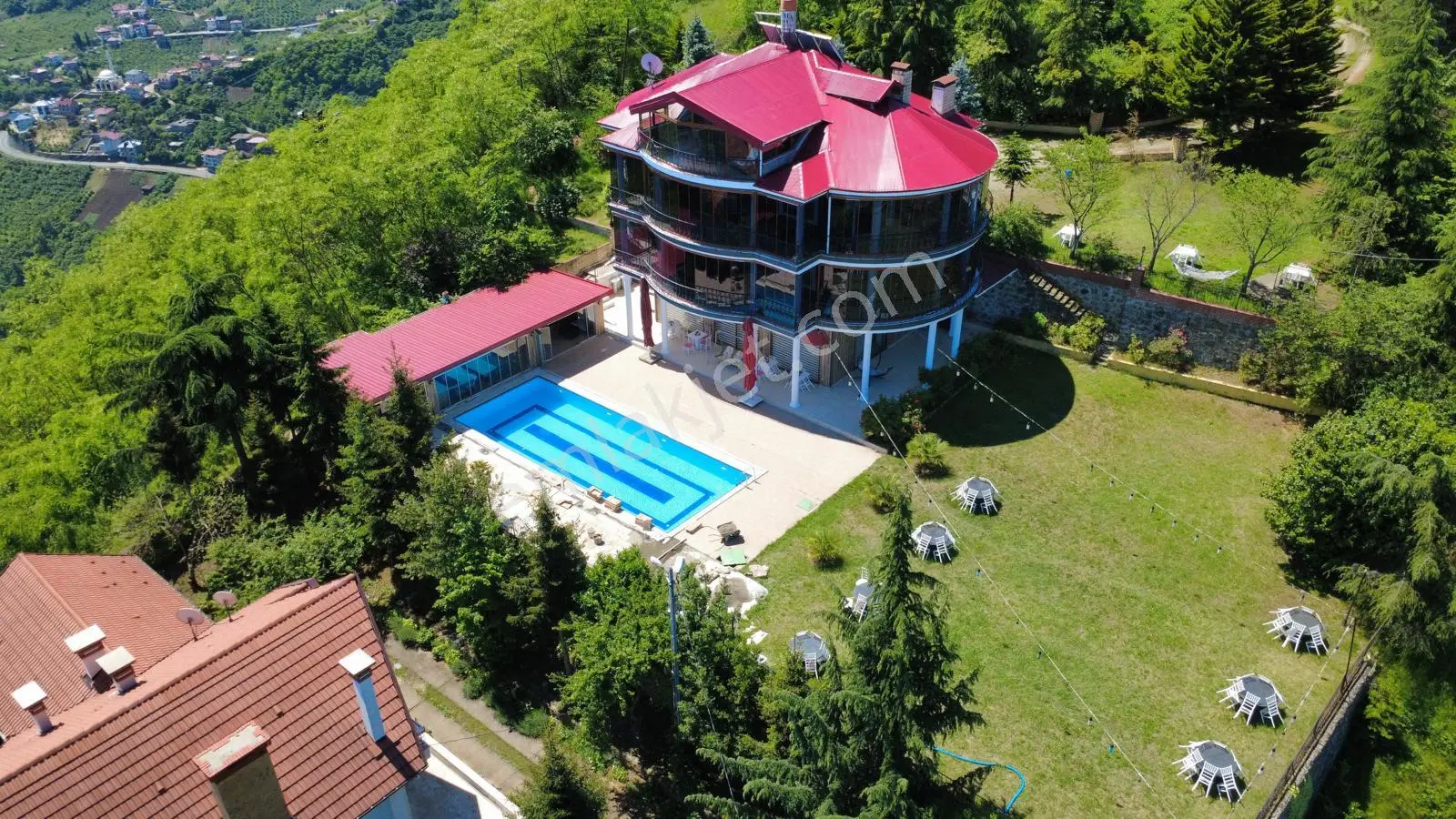 Trabzon'da Satılık Havuzlu Villa - Görsel 2