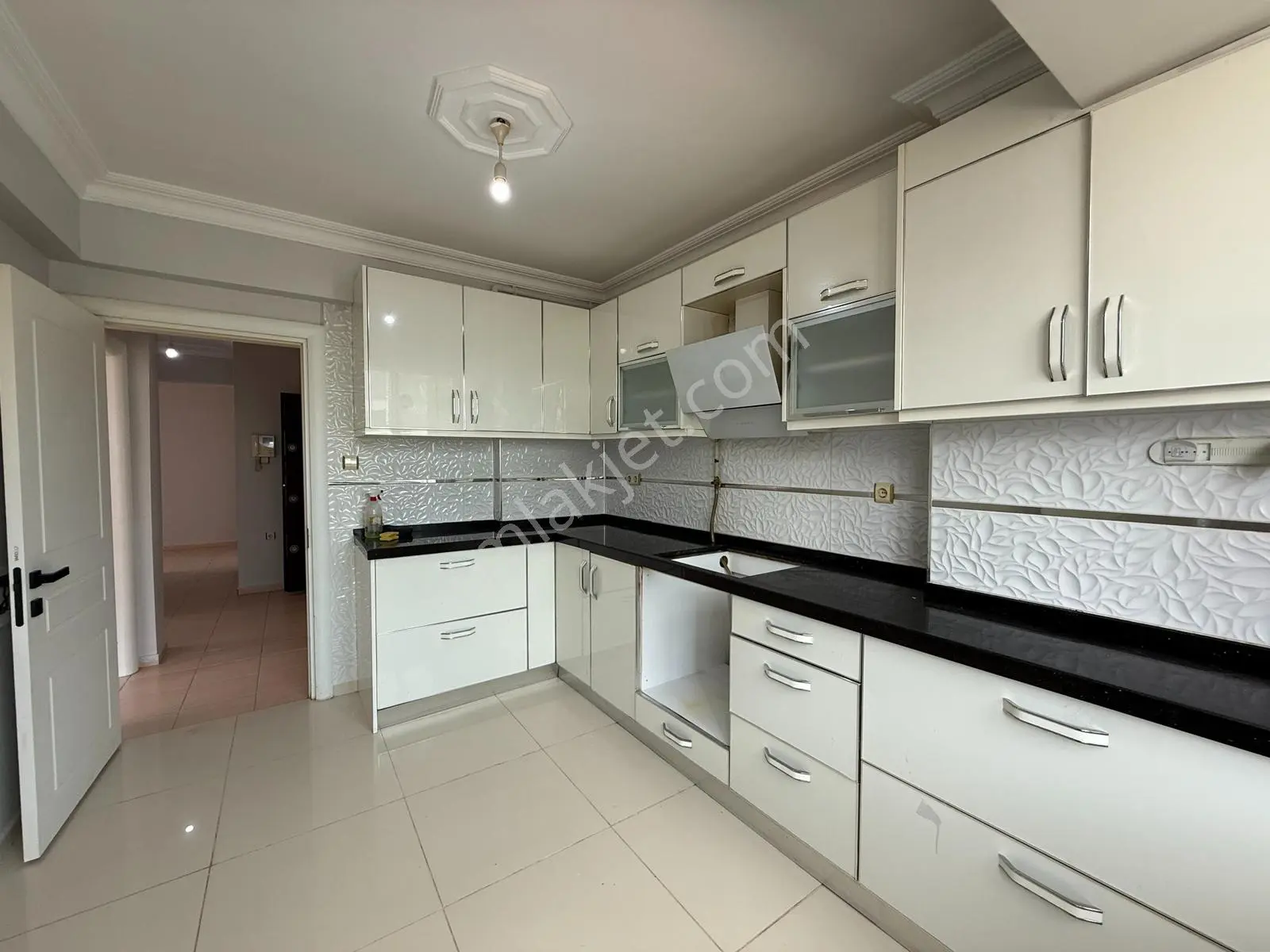Cağaloğlunda Kaçırılmayacak Fırsat Geniş 3+1 Kiralık Daire - Görsel 5