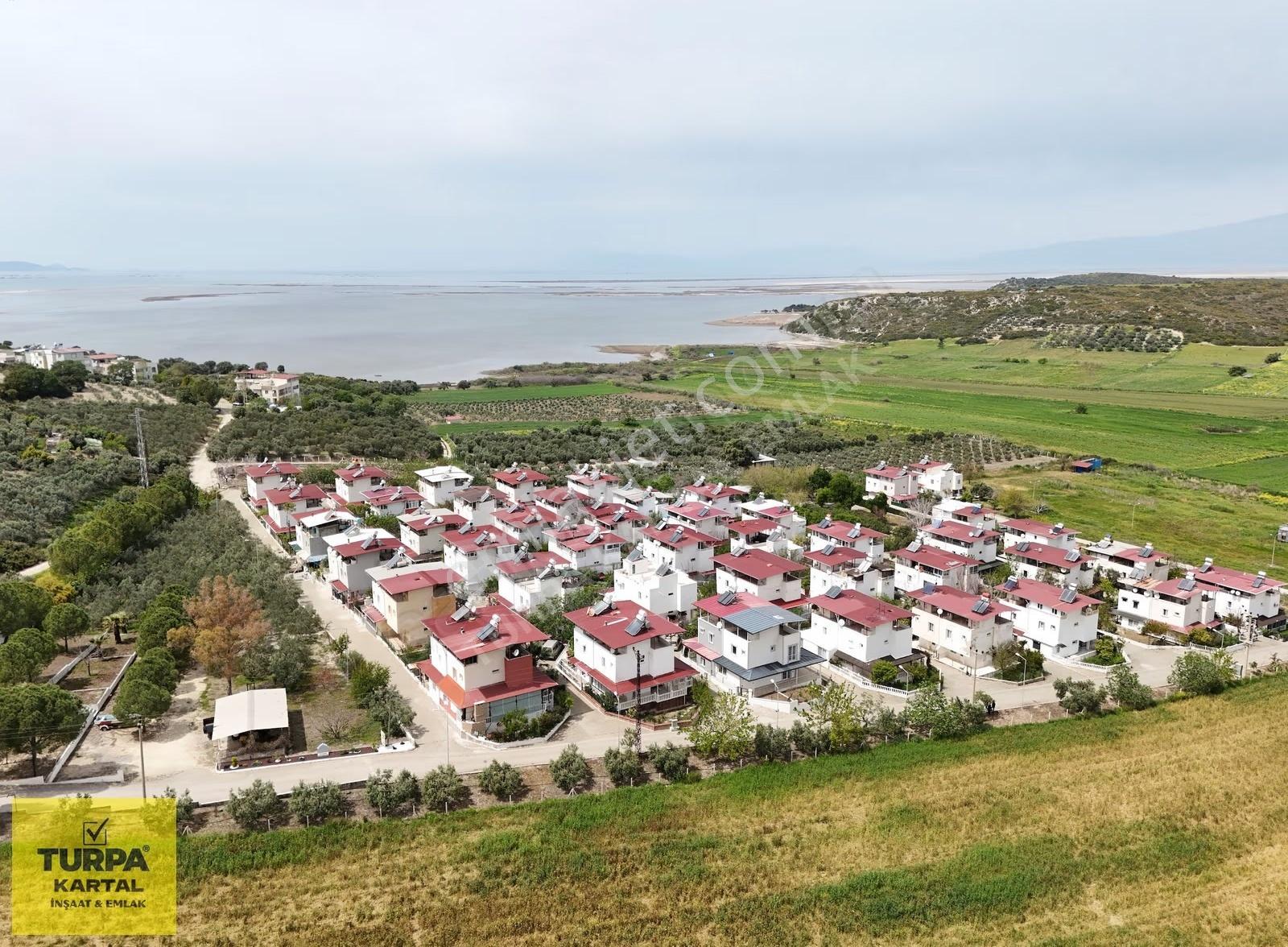 Didim Akköyde Denize Yürüme Mesafesinde 3+1 Satılık Villa!