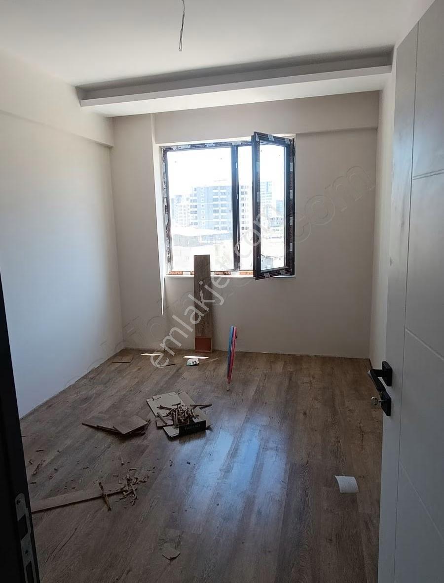 Yüz Akı Caddesinde Satılık 4+1 Daire!!! - Görsel 3