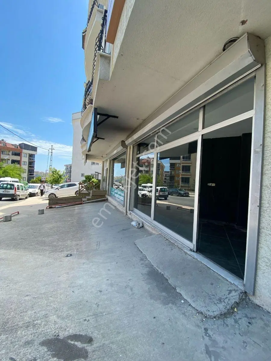 Beylıkdüzü Kavaklı Merkezde Kiralık Dükkan - Görsel 3