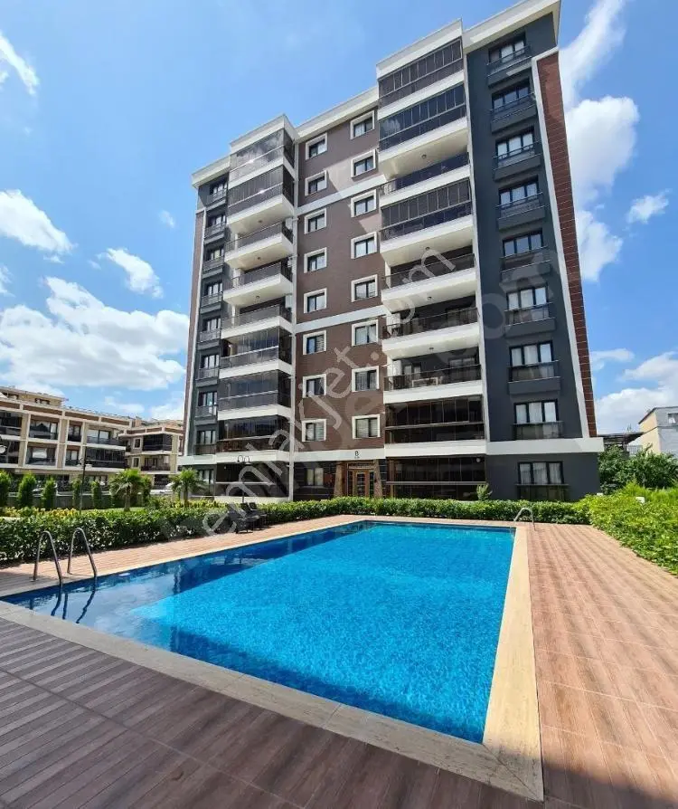 Buca Yenigün Mah. Lüks Site İçerisinde Havuzlu 3+1 Satılık Daire