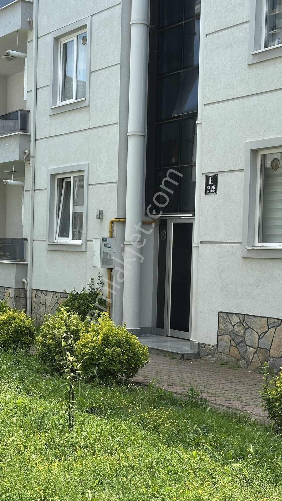 Çınaraltı Sitesinde Giriş Katında 3+1 Kiralık Daire