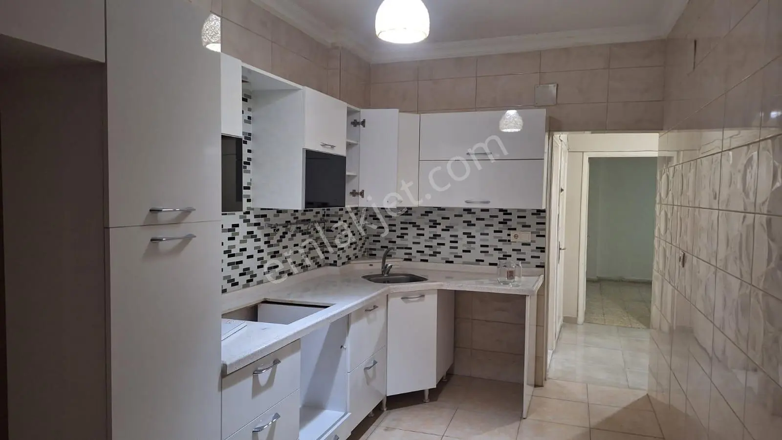 İşkur Karşısı Kiralık 3+1 130 M2 Bakımlı Daire