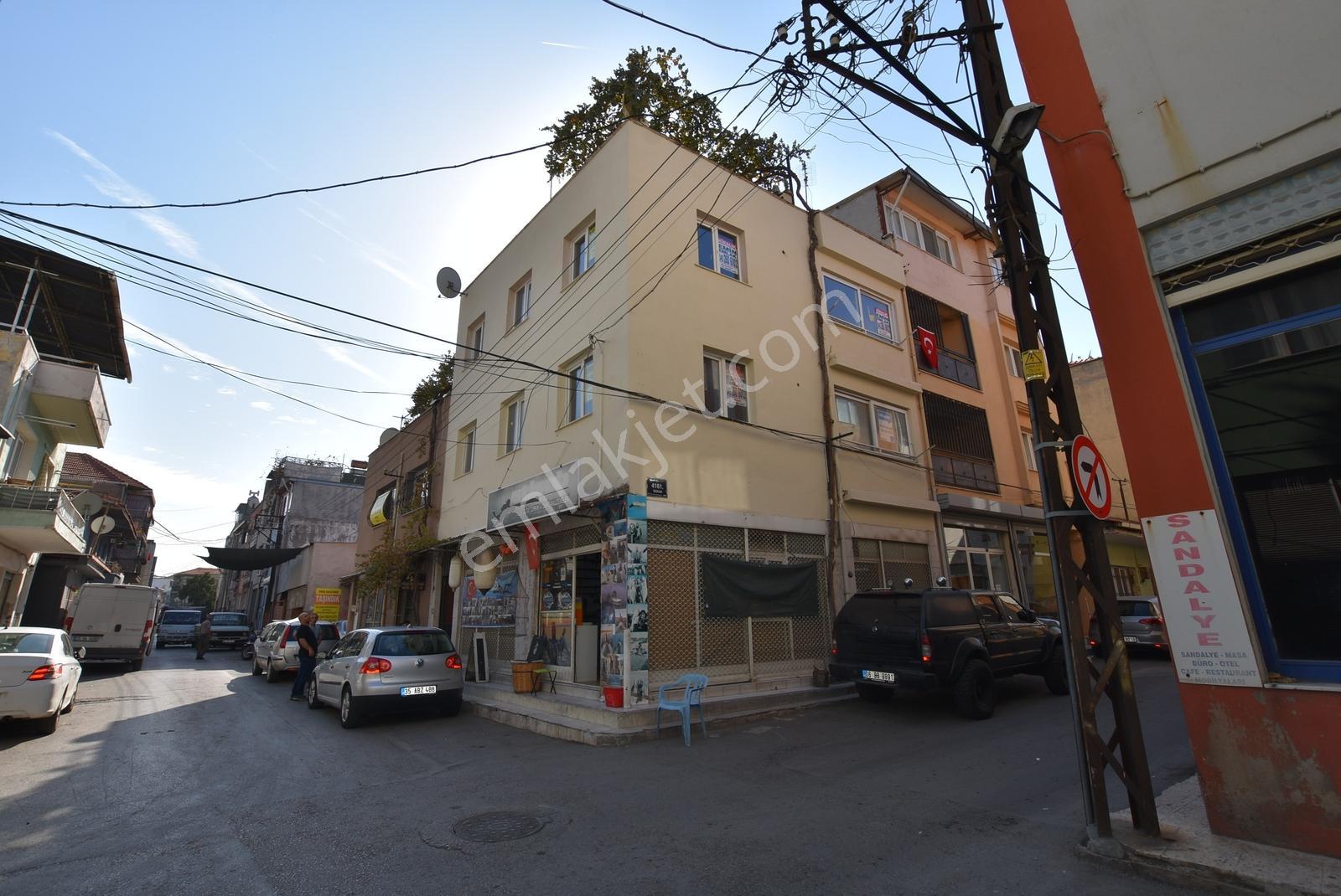 Emin'den Karabağlar İş Bankası Arkası Köşe Bina - Görsel 12