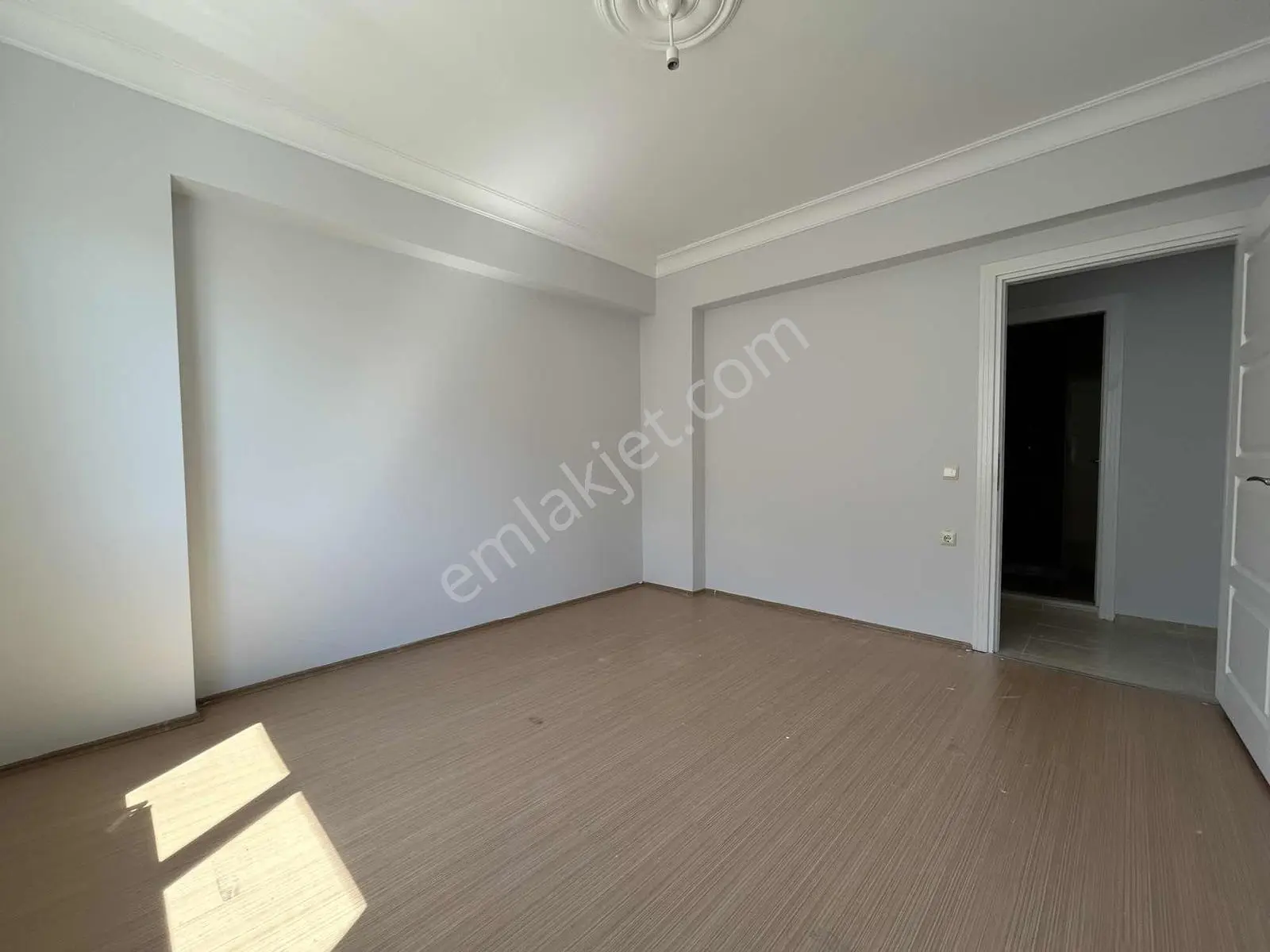 Atakent Tramvay Altında Kiralık 3+1 Daire - Görsel 3