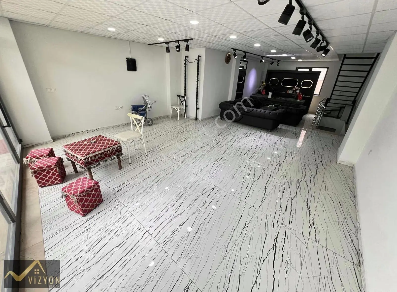 Vizyon Emlak'tan Atatürk Cd 180 M2 Kiralık İş Yeri