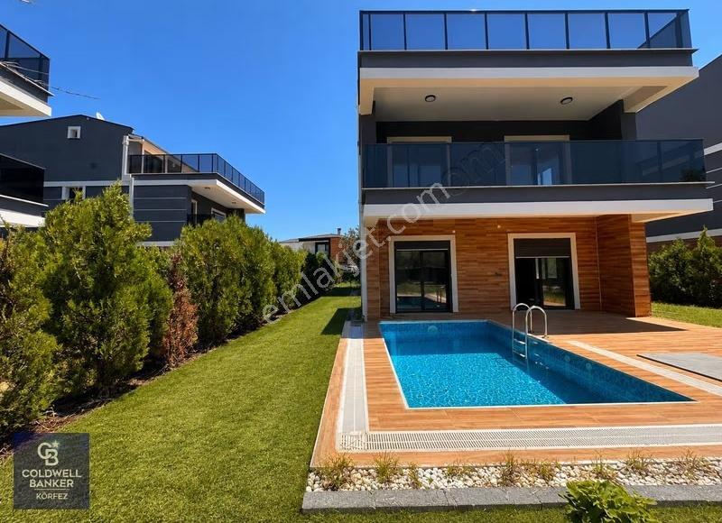 Güre'de Mustakil Havuzlu 5+1 Satılık Villa