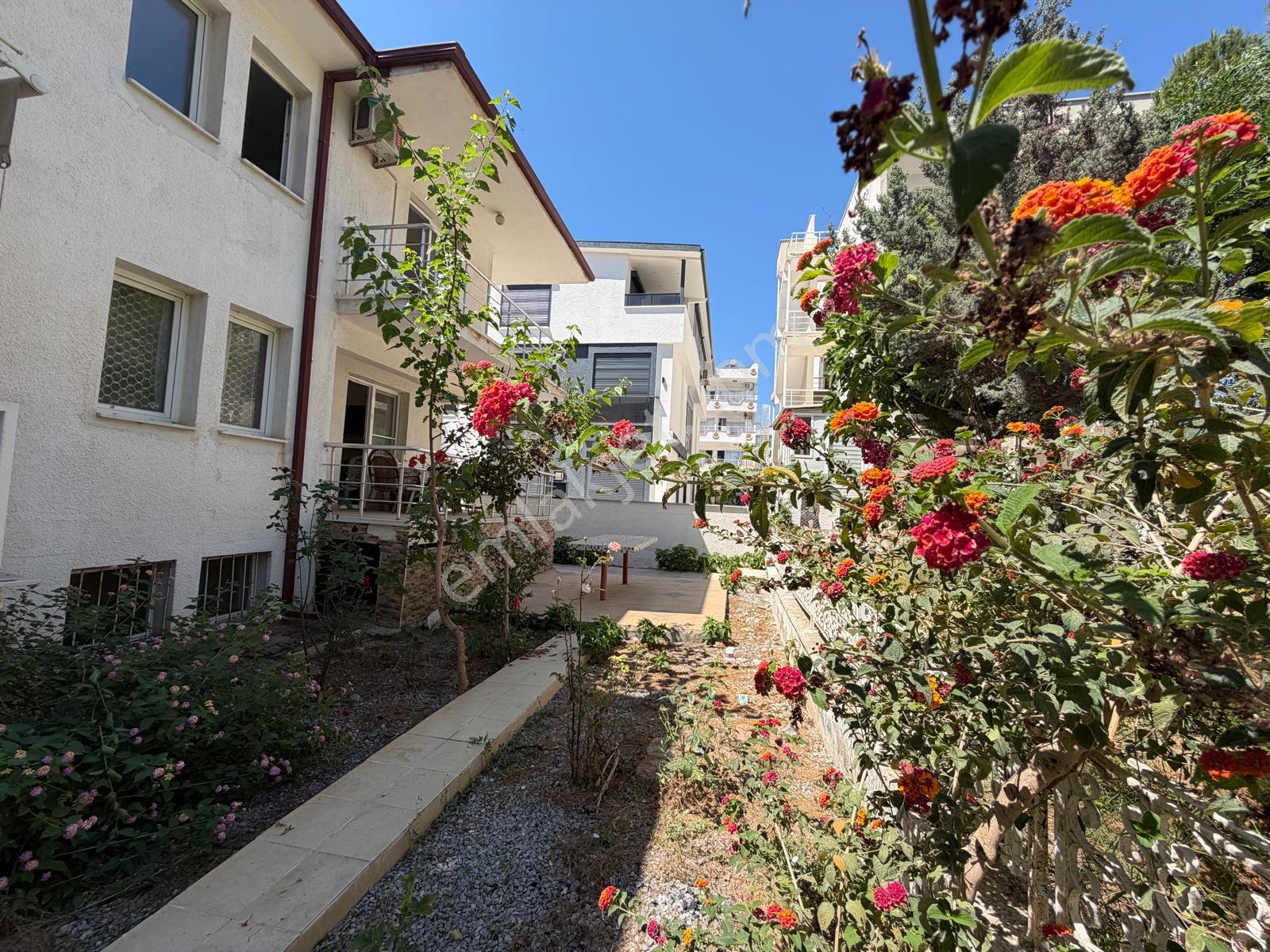 Altınkum Plajına 250 Mt. Mesafeli Bahçeli İkiz Villa - Görsel 26