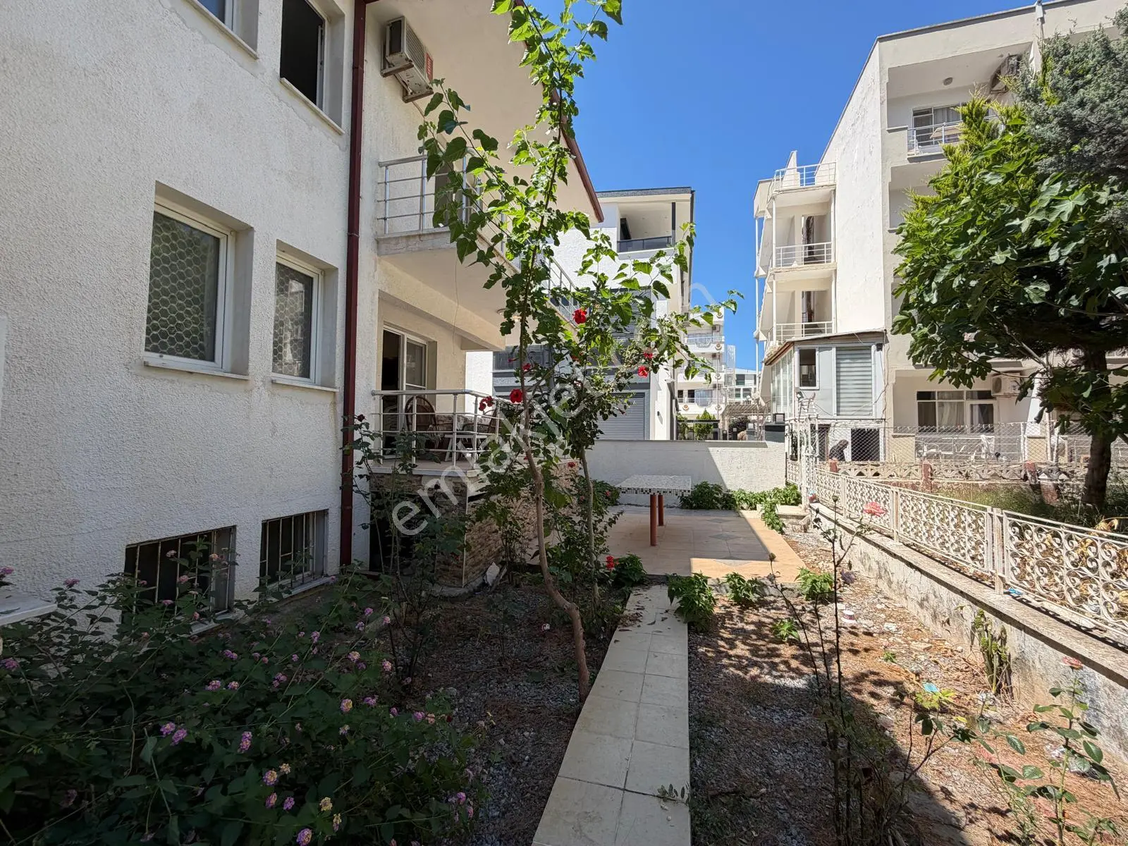 Altınkum Plajına 250 Mt. Mesafeli Bahçeli İkiz Villa - Görsel 3