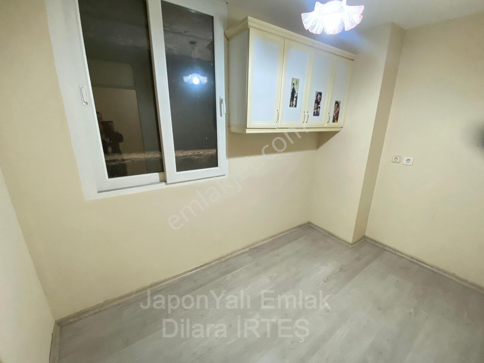 Küçükyalıda Deniz Manzaralı Ara Kat Satılık Daire - Görsel 14