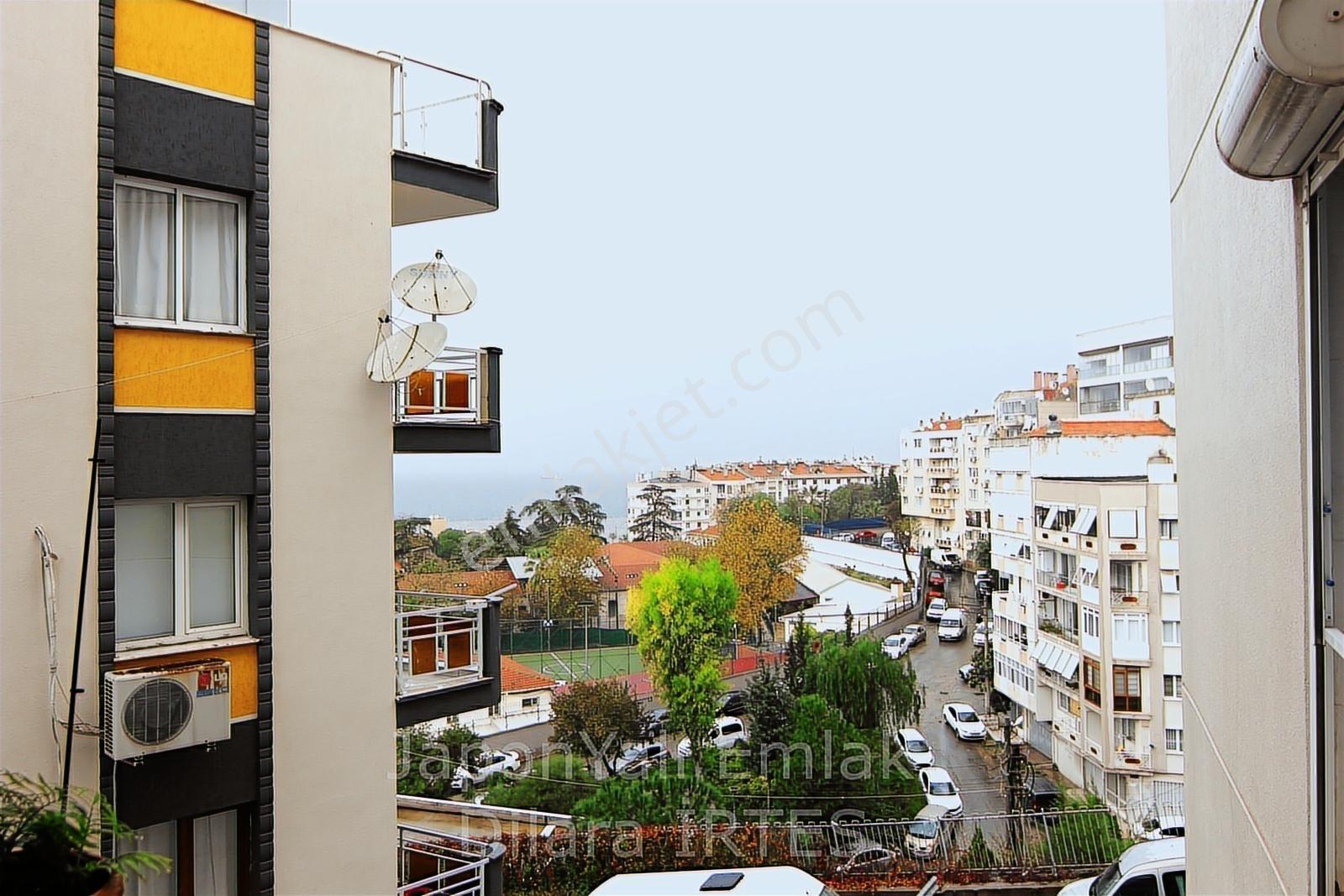 Küçükyalıda Deniz Manzaralı Ara Kat Satılık Daire - Görsel 2