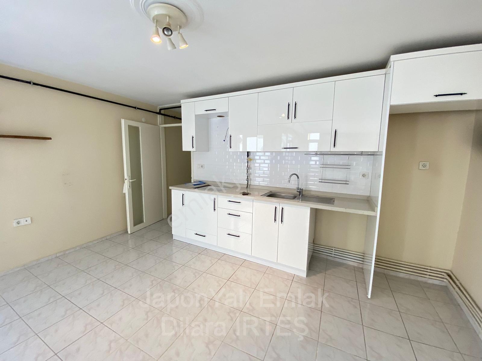 Küçükyalıda Deniz Manzaralı Ara Kat Satılık Daire - Görsel 11