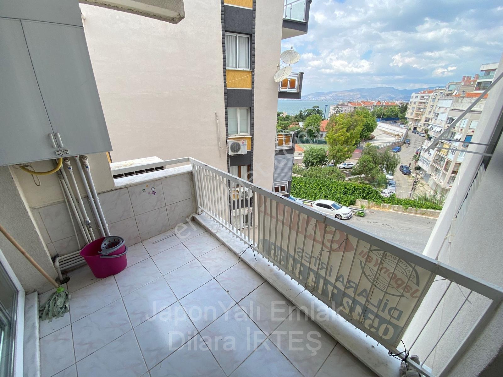 Küçükyalıda Deniz Manzaralı Ara Kat Satılık Daire - Görsel 4