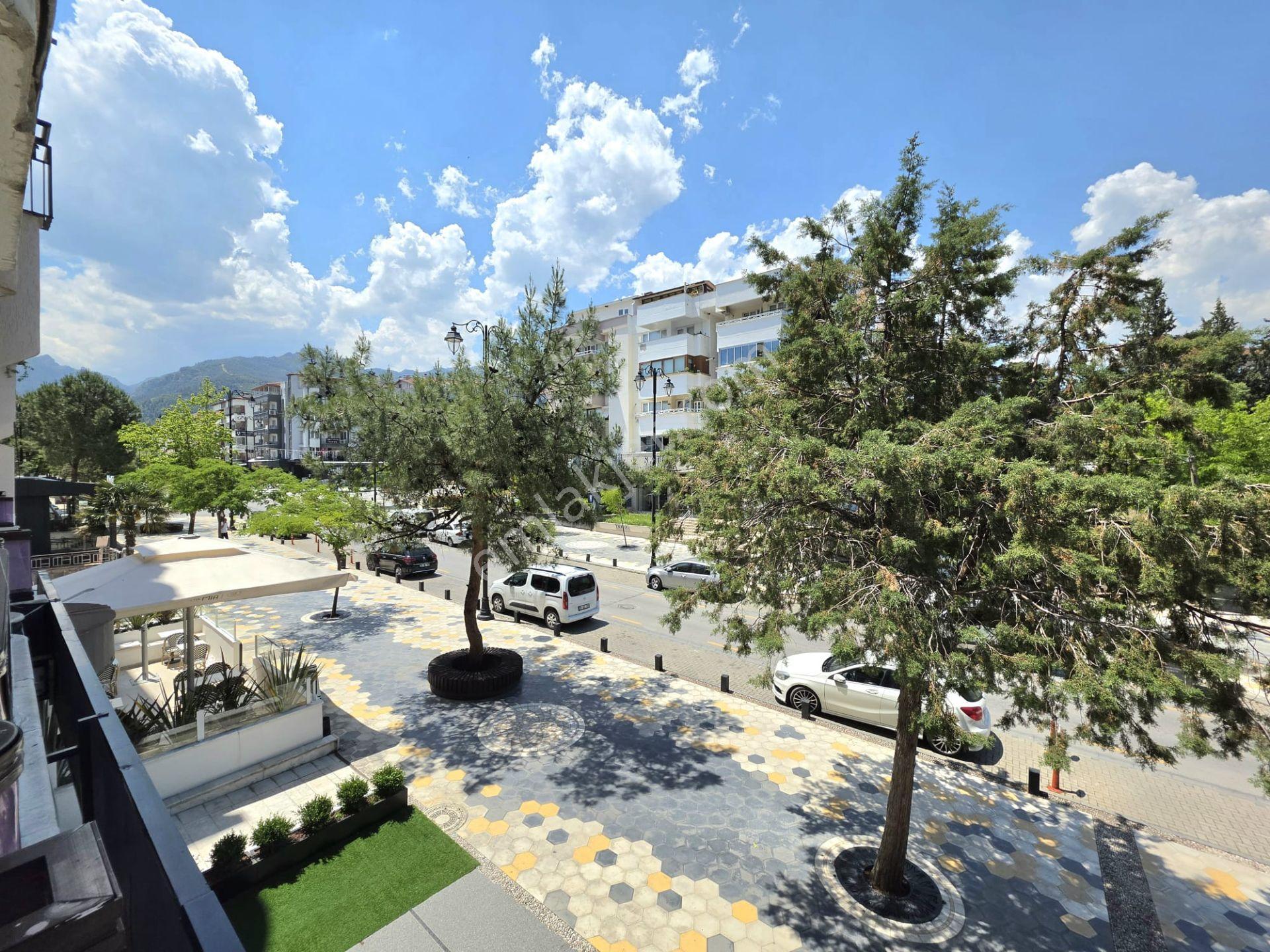 Çamlık Bulvarı'nda 233 M² 3,5+1 Teraslı Ve Kapalı Otoparklı - Görsel 16