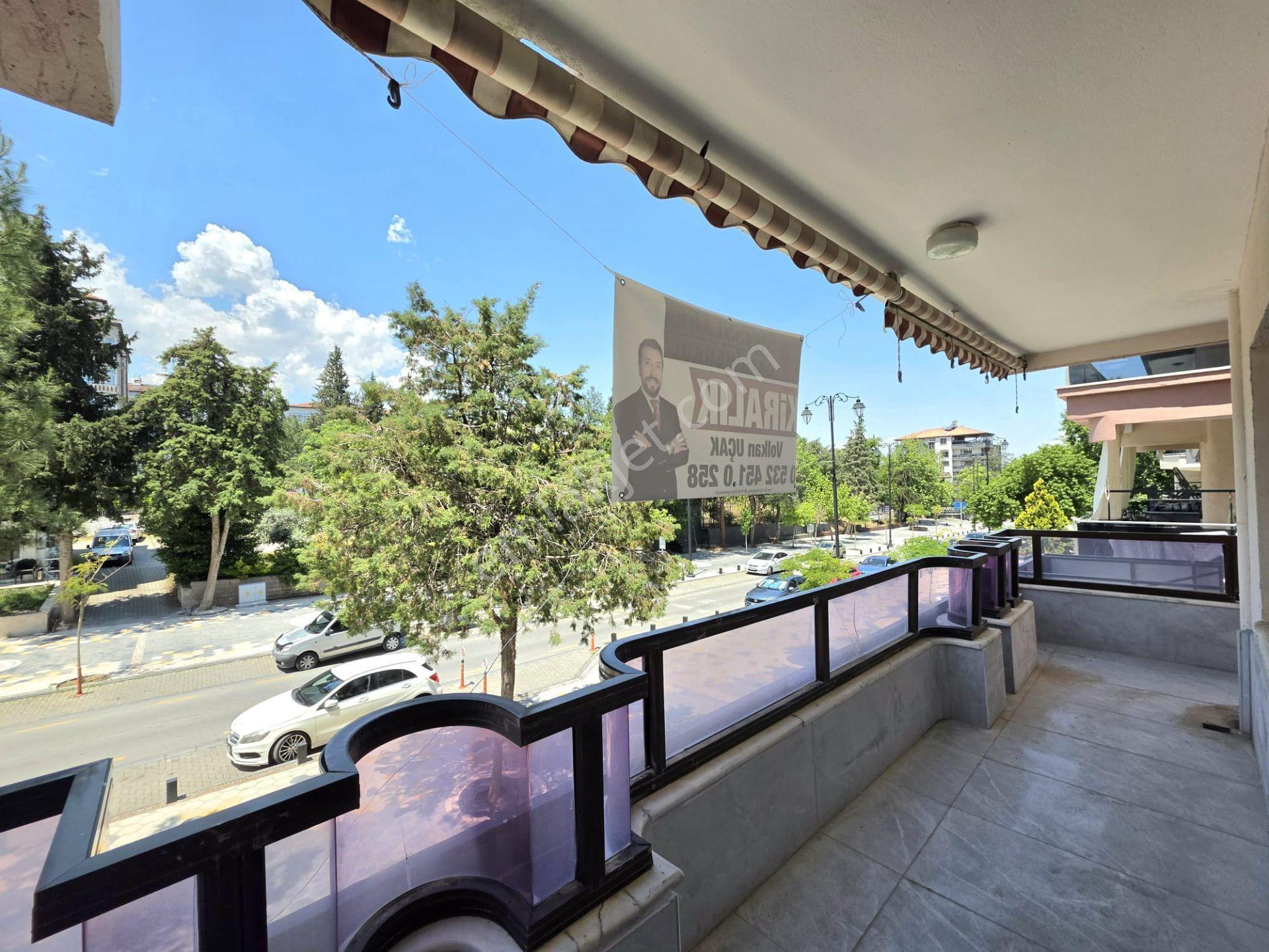 Çamlık Bulvarı'nda 233 M² 3,5+1 Teraslı Ve Kapalı Otoparklı - Görsel 14