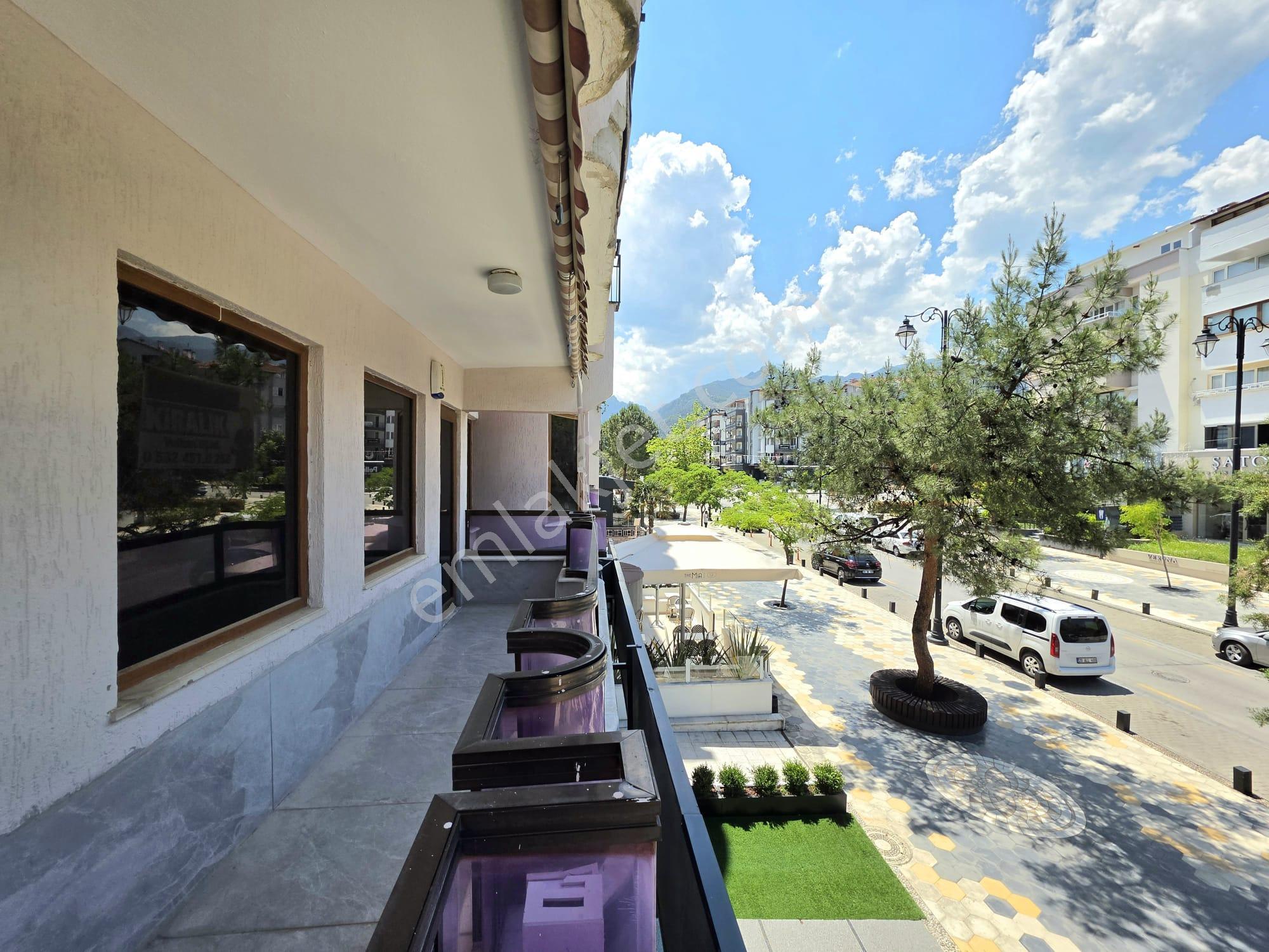 Çamlık Bulvarı'nda 233 M² 3,5+1 Teraslı Ve Kapalı Otoparklı - Görsel 15