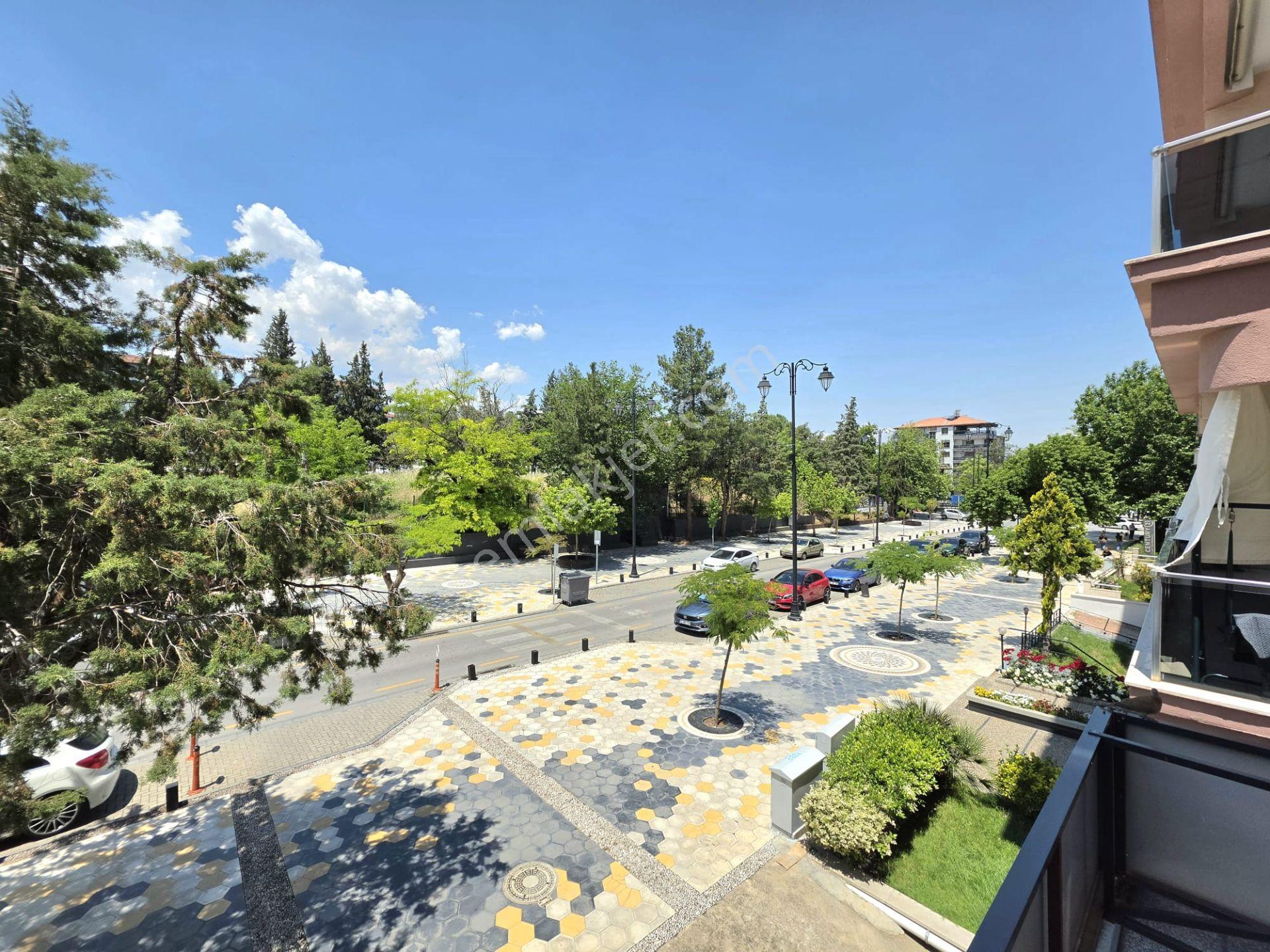 Çamlık Bulvarı'nda 233 M² 3,5+1 Teraslı Ve Kapalı Otoparklı - Görsel 18