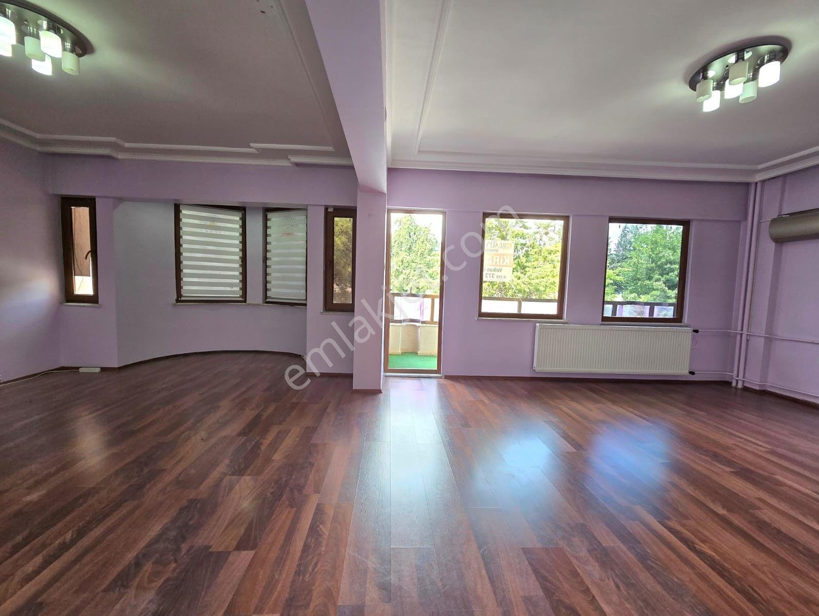 Çamlık Bulvarı'nda 233 M² 3,5+1 Teraslı Ve Kapalı Otoparklı - Görsel 10