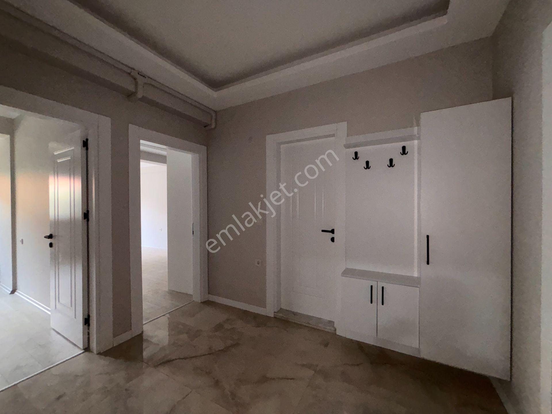 Şehir Merkezinde Kapalı Otoparklı, Asansörlü Ve Balkonlu Satılık 2+1 Daire - Görsel 9