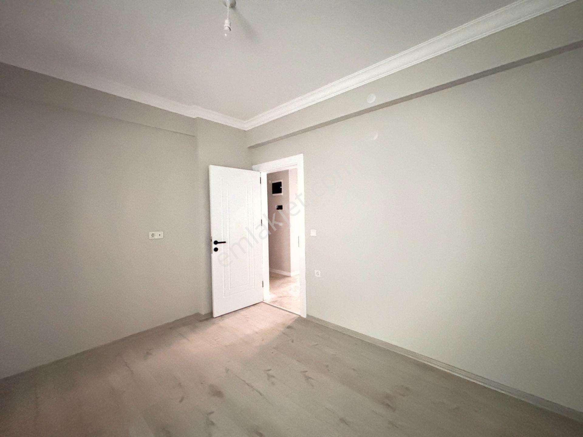 Şehir Merkezinde Kapalı Otoparklı, Asansörlü Ve Balkonlu Satılık 2+1 Daire - Görsel 6
