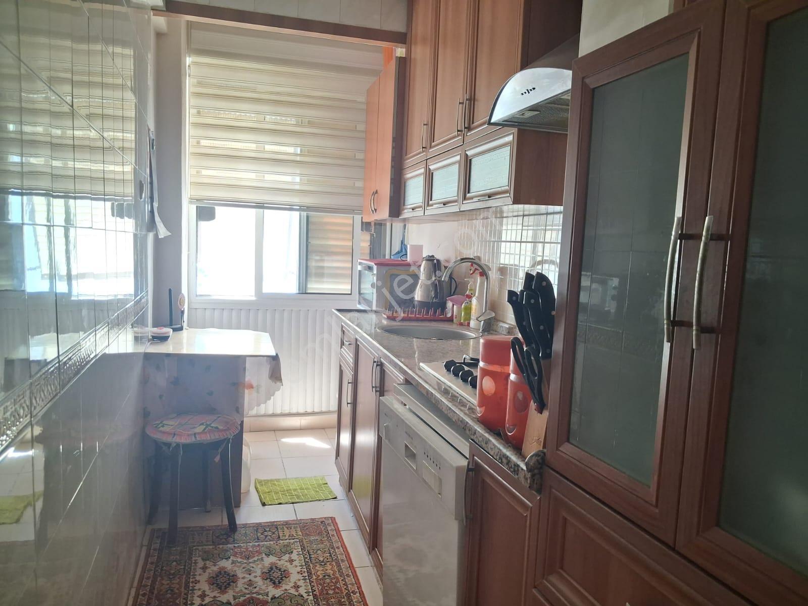 Güzel Yalıda Son Kat Caddeye Yakındır Pancurlu Çift Cephe - Görsel 16