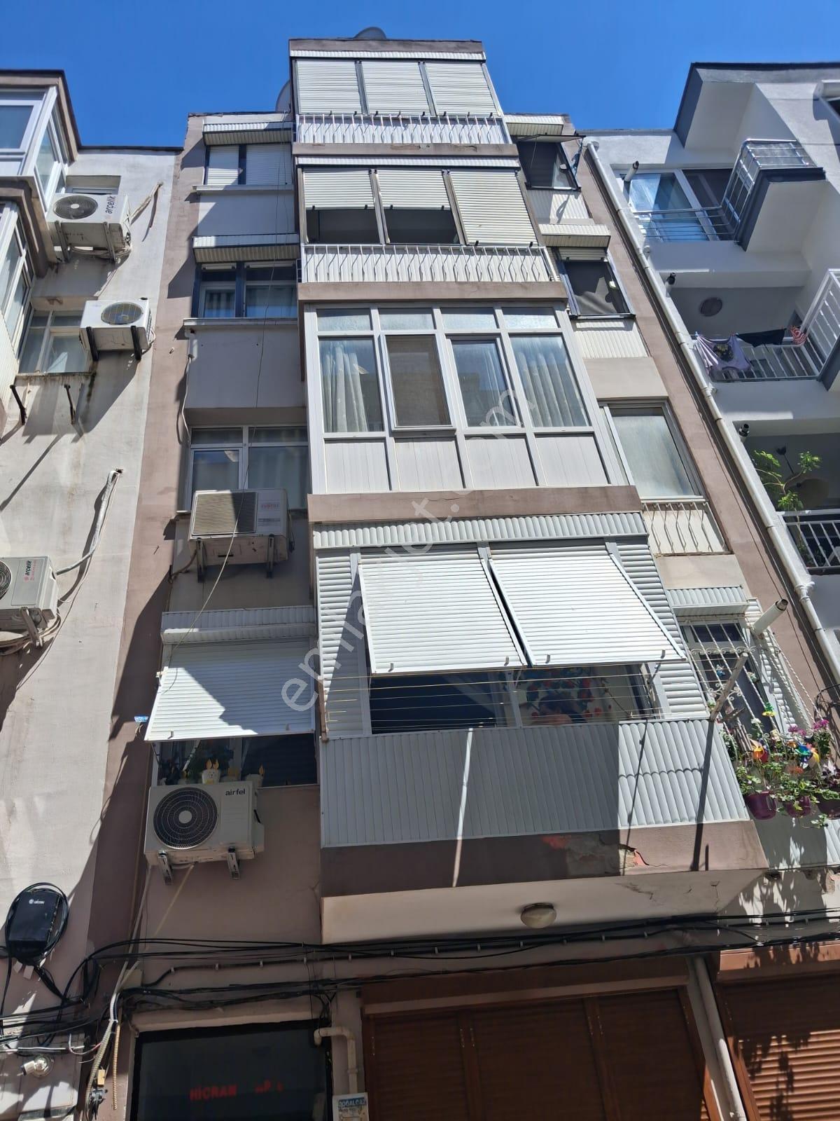 Güzel Yalıda Son Kat Caddeye Yakındır Pancurlu Çift Cephe - Görsel 14