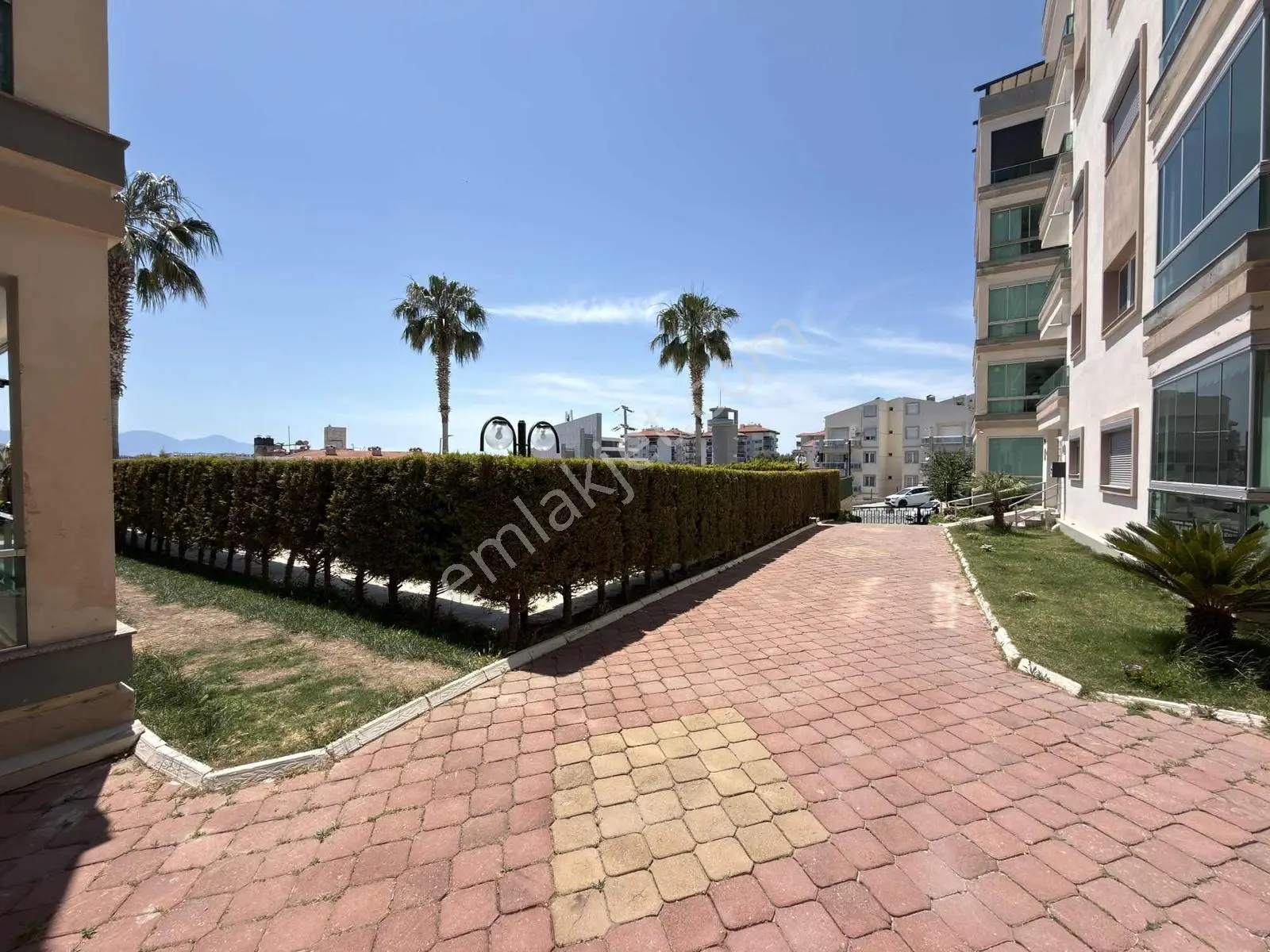 Kuşadası Ege Mahallesi Merkezi Konum Satılık 1+1 - Görsel 9