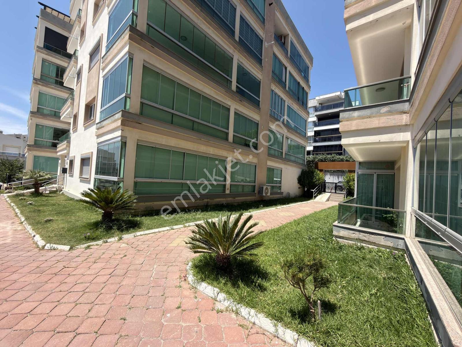 Kuşadası Ege Mahallesi Merkezi Konum Satılık 1+1 - Görsel 8