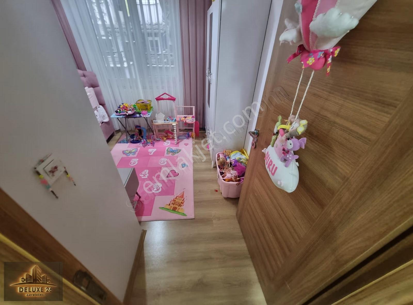 Deluxe 26 ' Dan Yeni Binada Otoparklı Köşe Ferah 2+1 80 M2 Daire - Görsel 6