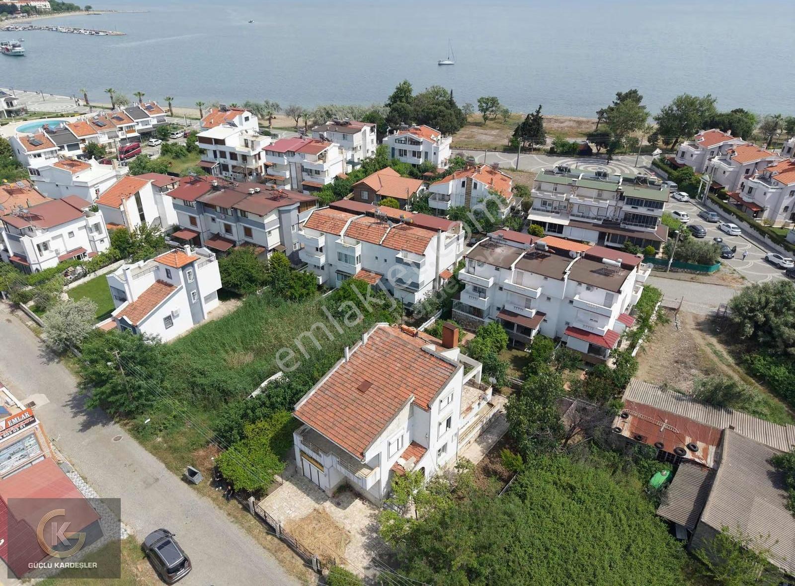 Güçlü Kardeşler Denize 50 Metre 500m2 Arsa İçinde 6+1 Villa