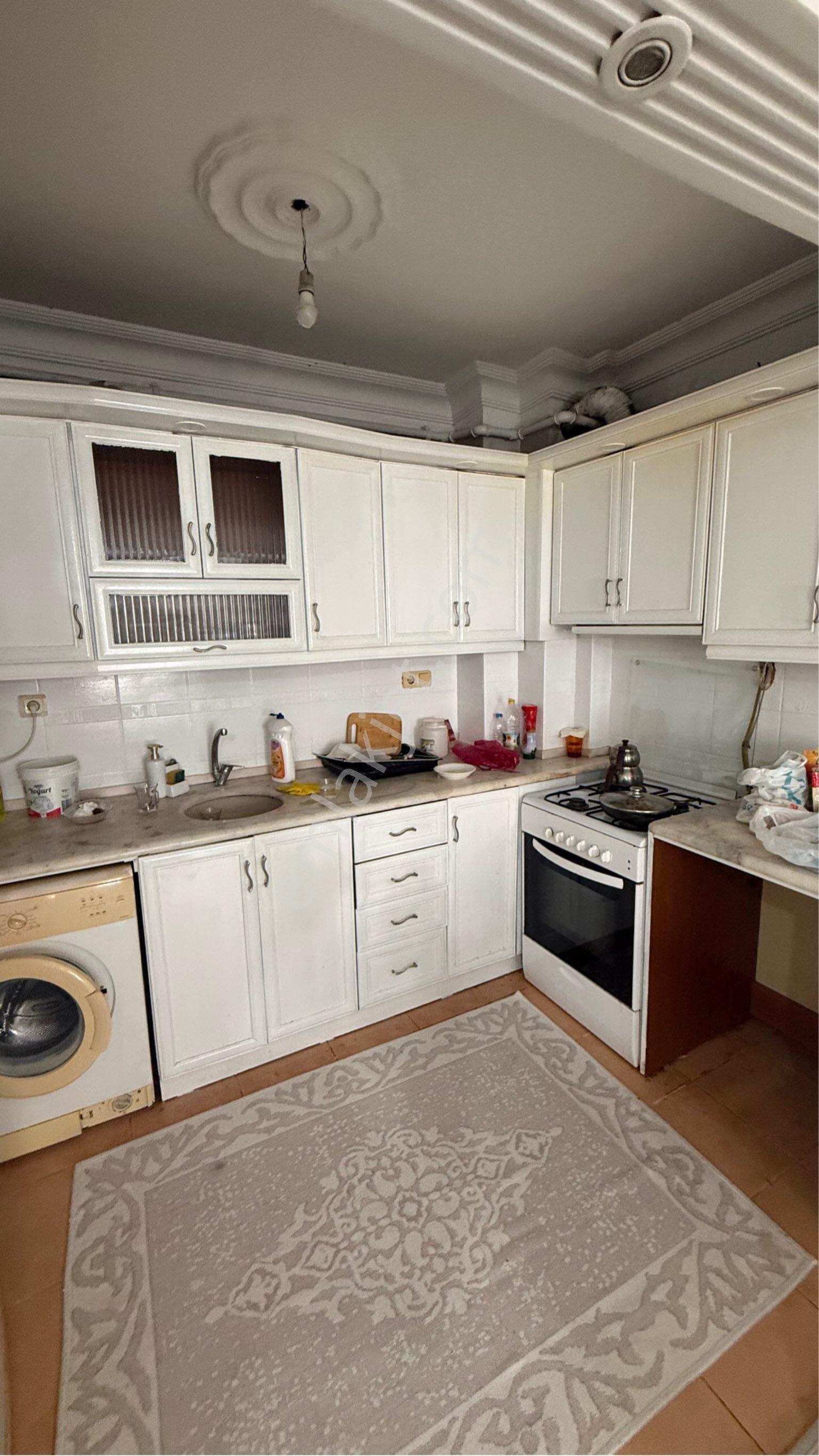Ulugazi Mahallesinde İci Temiz Esyalı Kiralık Daire - Görsel 4