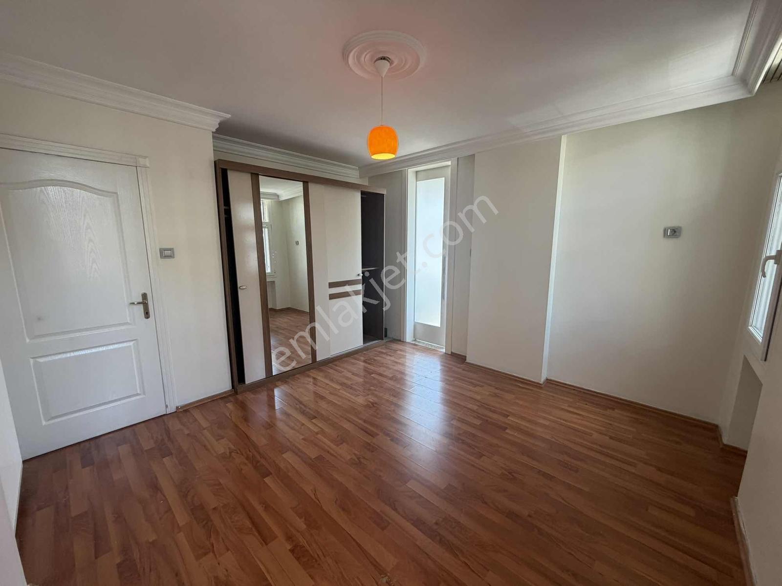 Reşatbeyde Yarbaşı Karakol Arkası Çok Geniş 3+1 K.mutfak Kiralık - Görsel 6