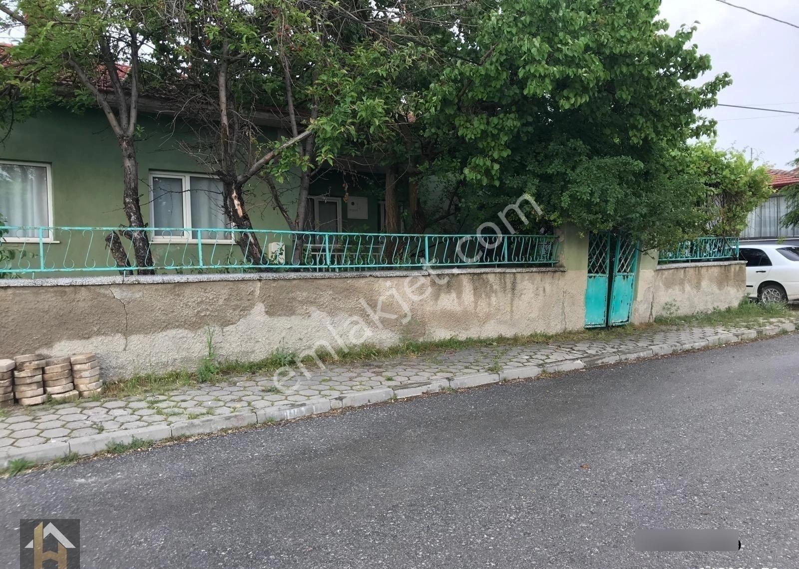 Hatice Kara'dn Y.söğüt Önü Mh.de Üzerinde Ev Bulunan İmarlı Arsa